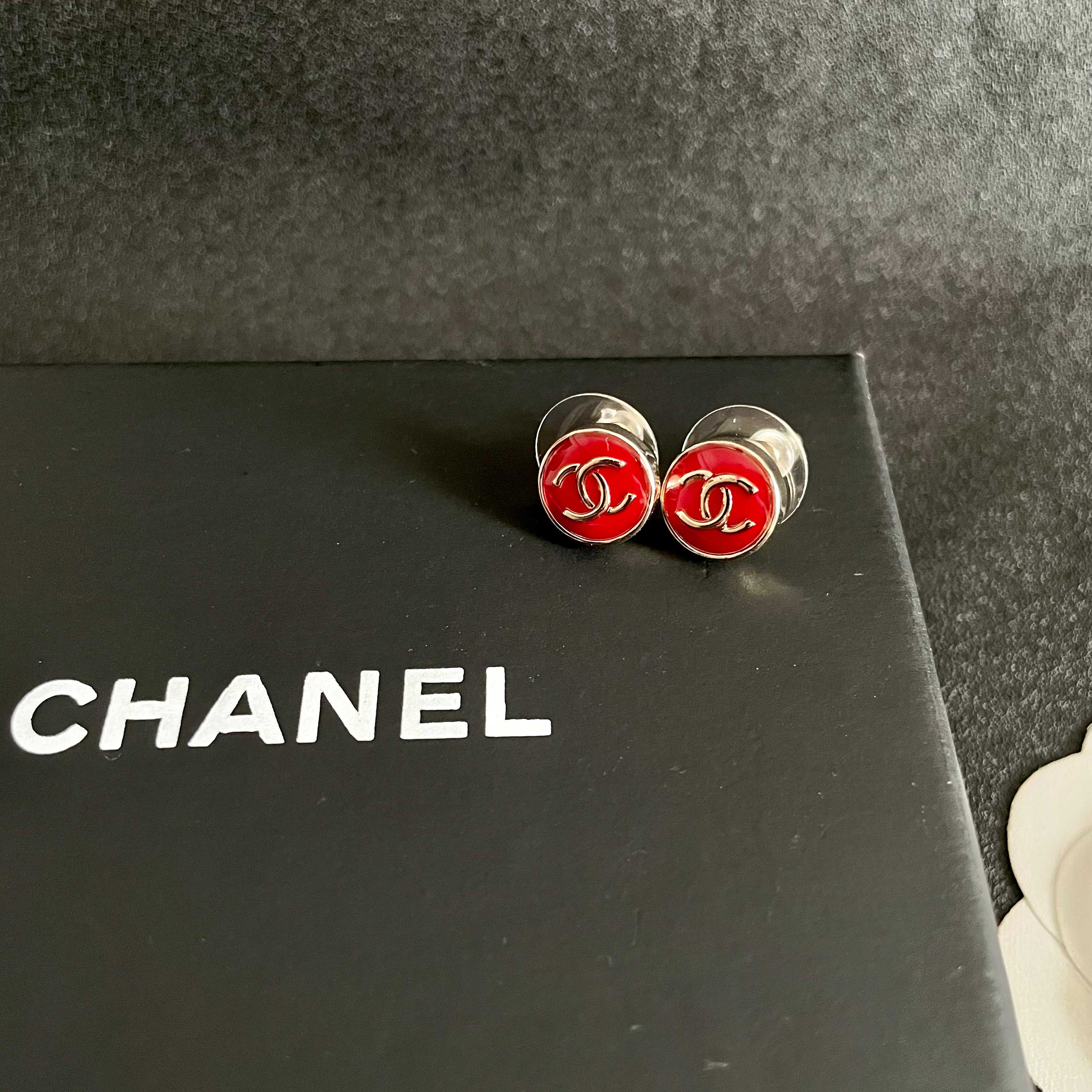 Chanel香奈儿 中古 双C耳钉👀小香家的款式真心无需多介绍😘🎶每一款都超好看，精致大方，非常显气质