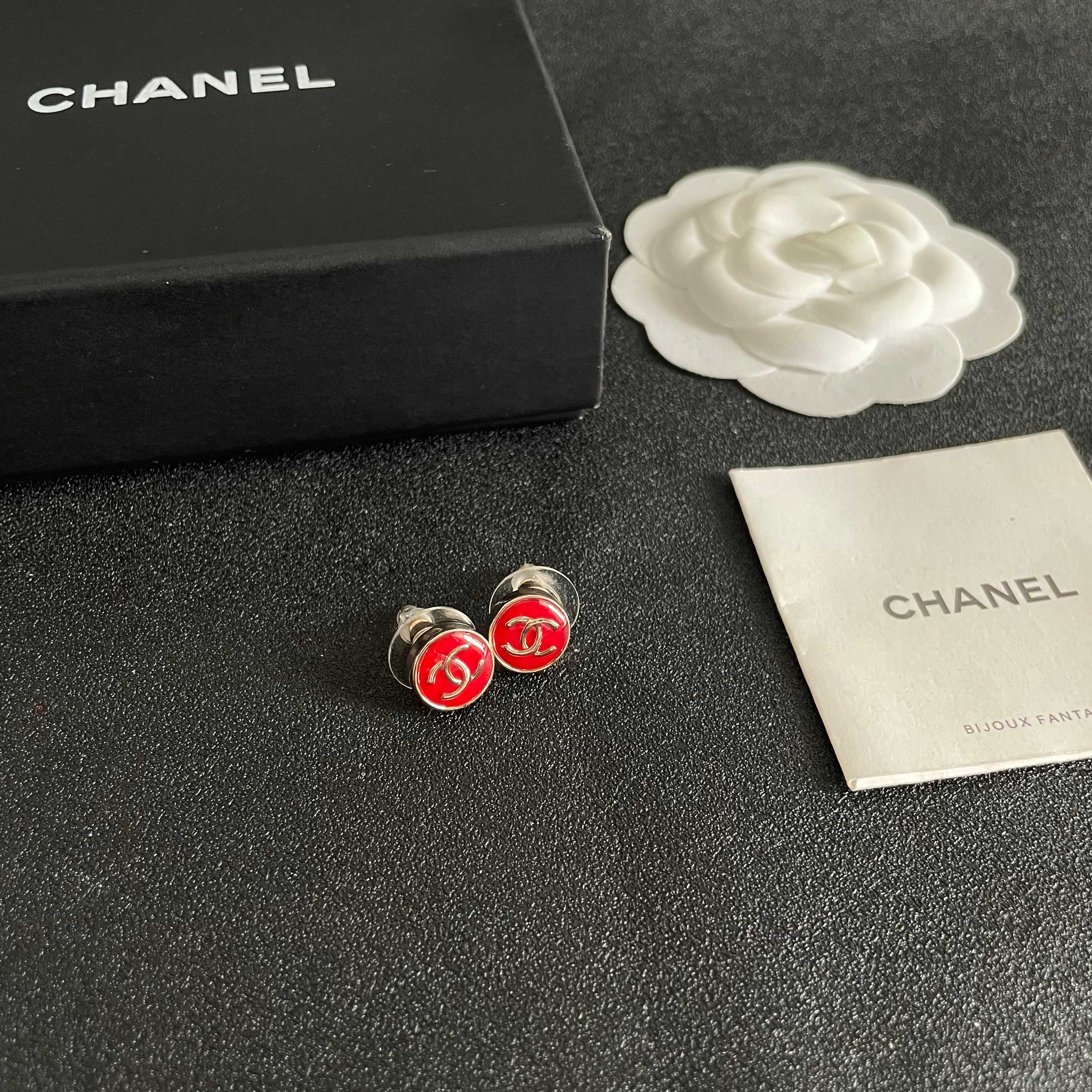 Chanel香奈儿 中古 双C耳钉👀小香家的款式真心无需多介绍😘🎶每一款都超好看，精致大方，非常显气质