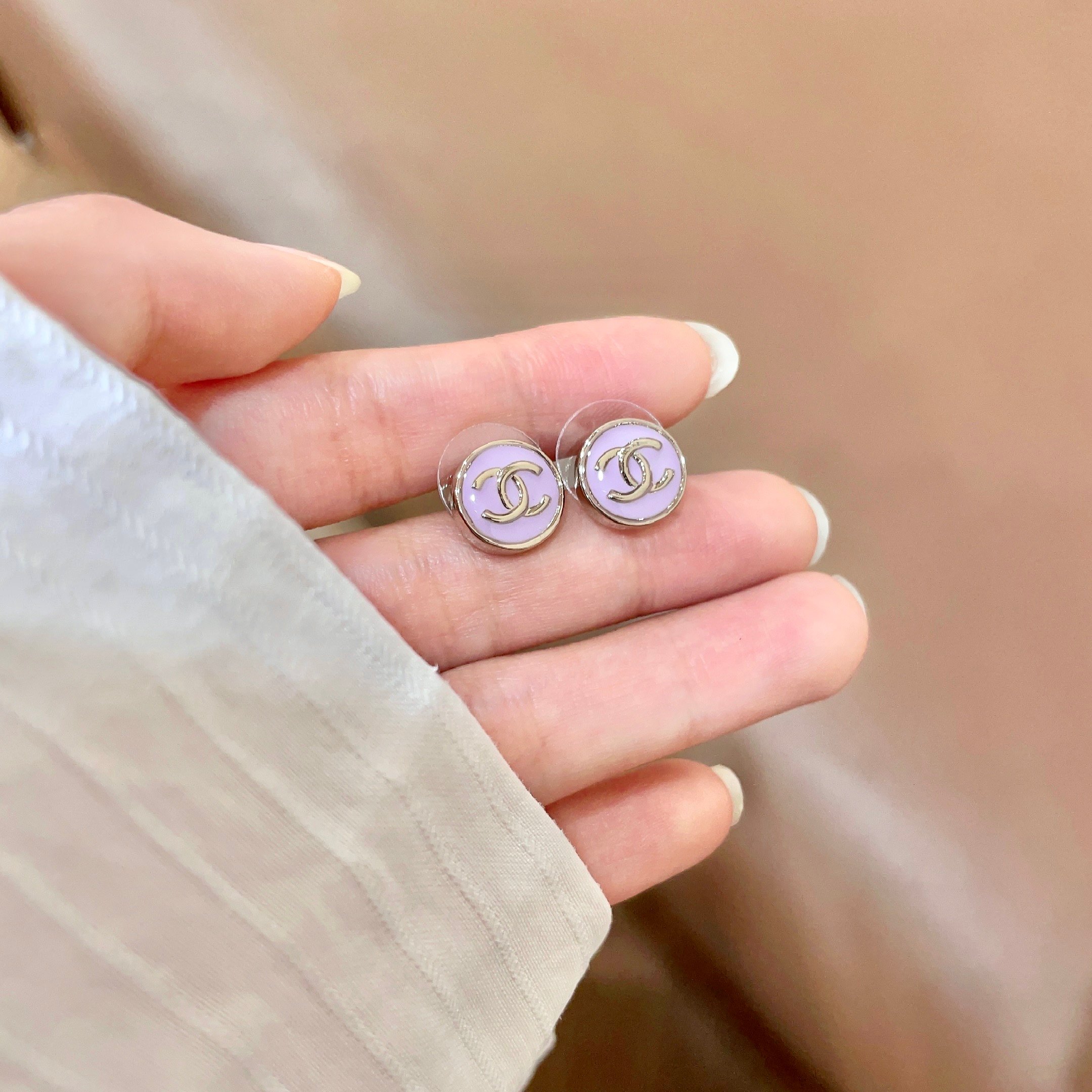 Chanel香奈儿 中古 双C耳钉👀小香家的款式真心无需多介绍😘🎶每一款都超好看，精致大方，非常显气质