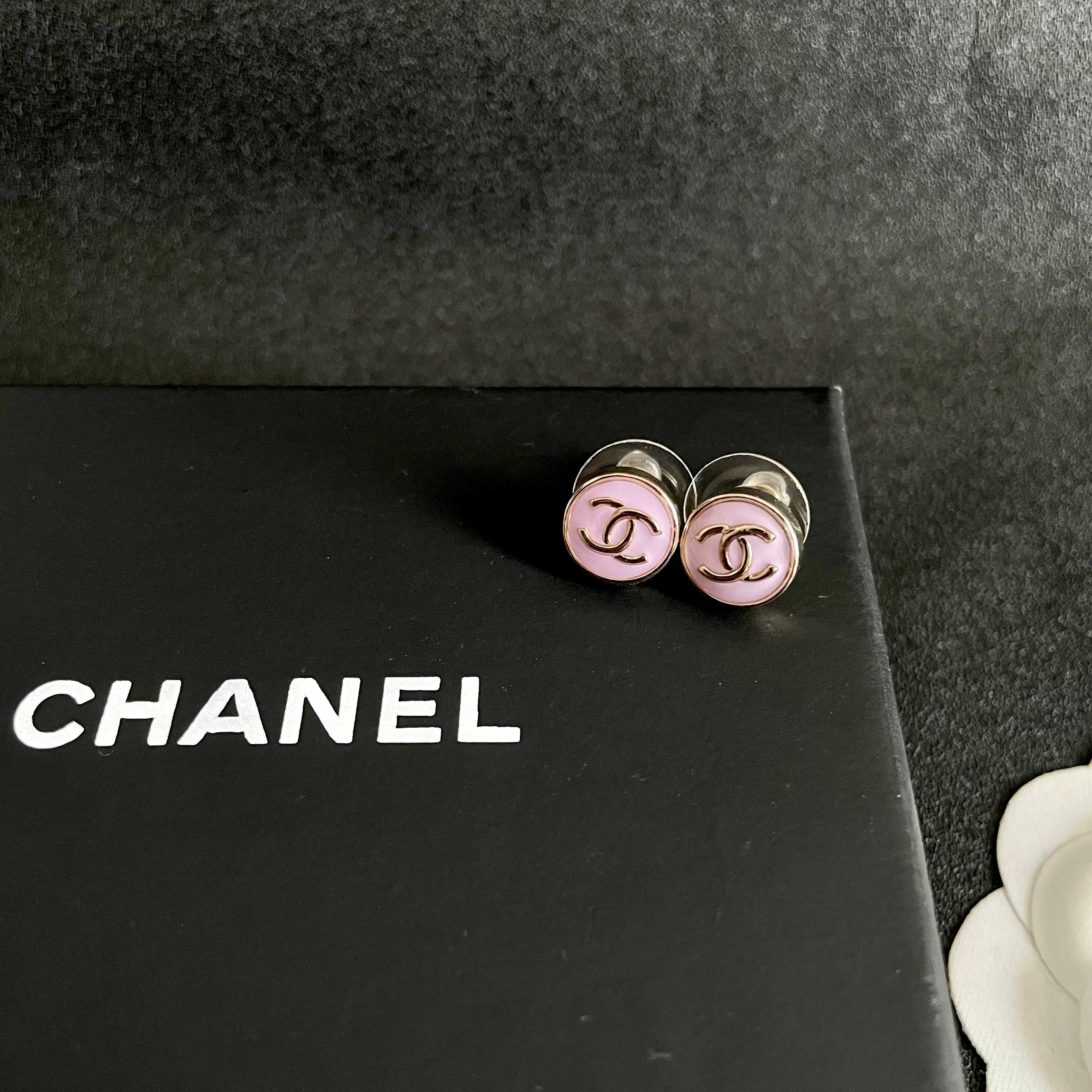 Chanel香奈儿 中古 双C耳钉👀小香家的款式真心无需多介绍😘🎶每一款都超好看，精致大方，非常显气质