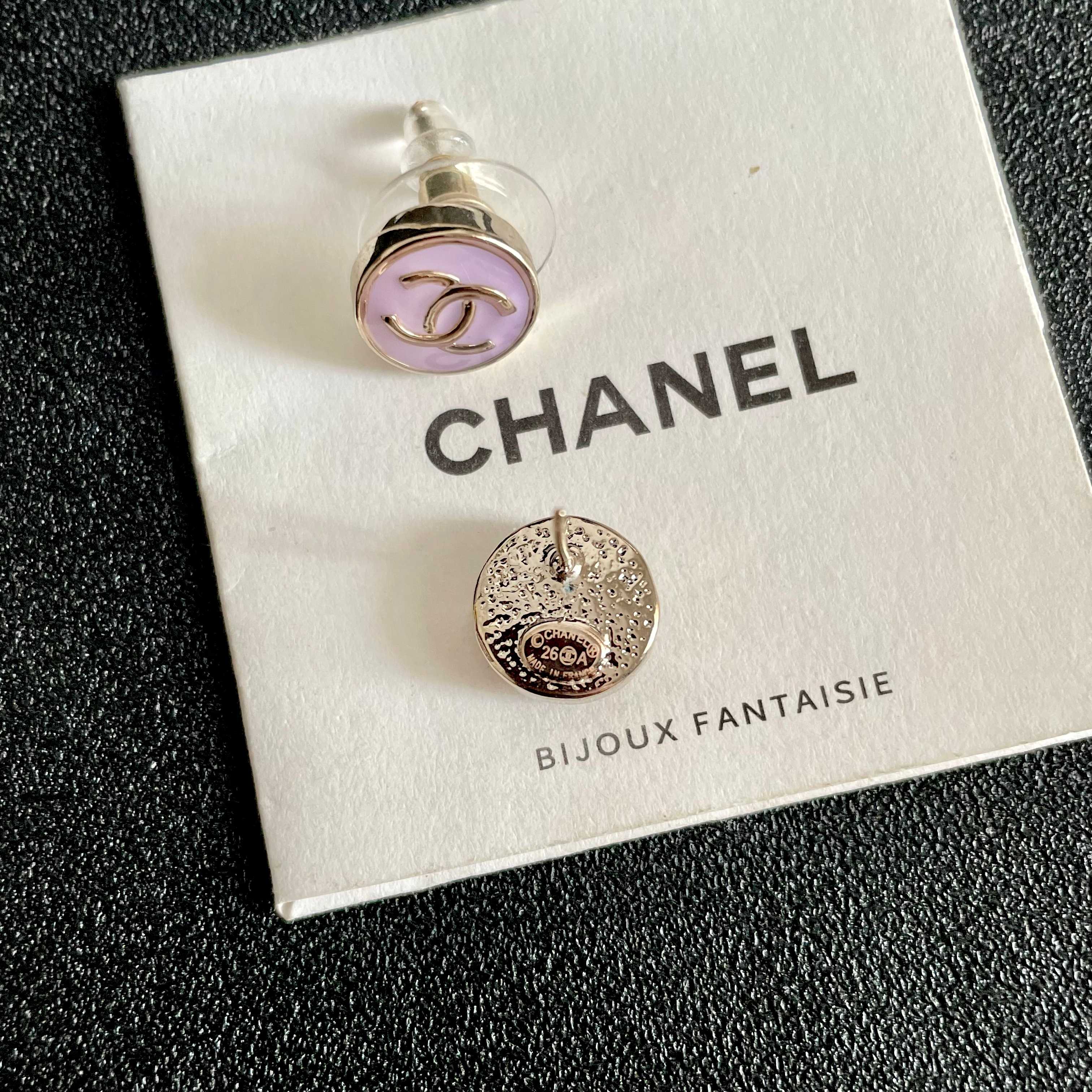 Chanel香奈儿 中古 双C耳钉👀小香家的款式真心无需多介绍😘🎶每一款都超好看，精致大方，非常显气质
