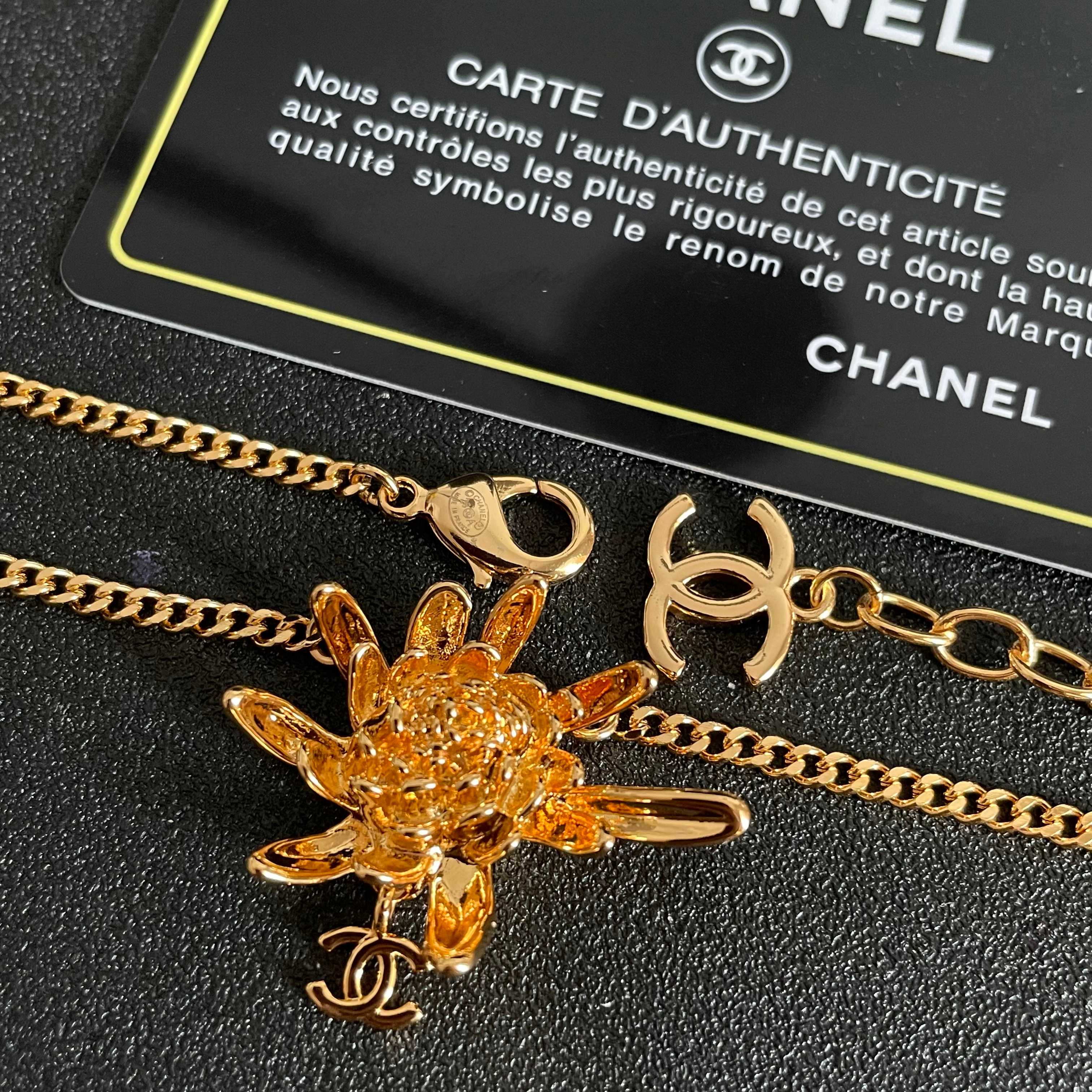 Chanel香奈儿 中古 字母项链👀小香家的款式真心无需多介绍😘🎶每一款都超好看，精致大方，非常显气质.
