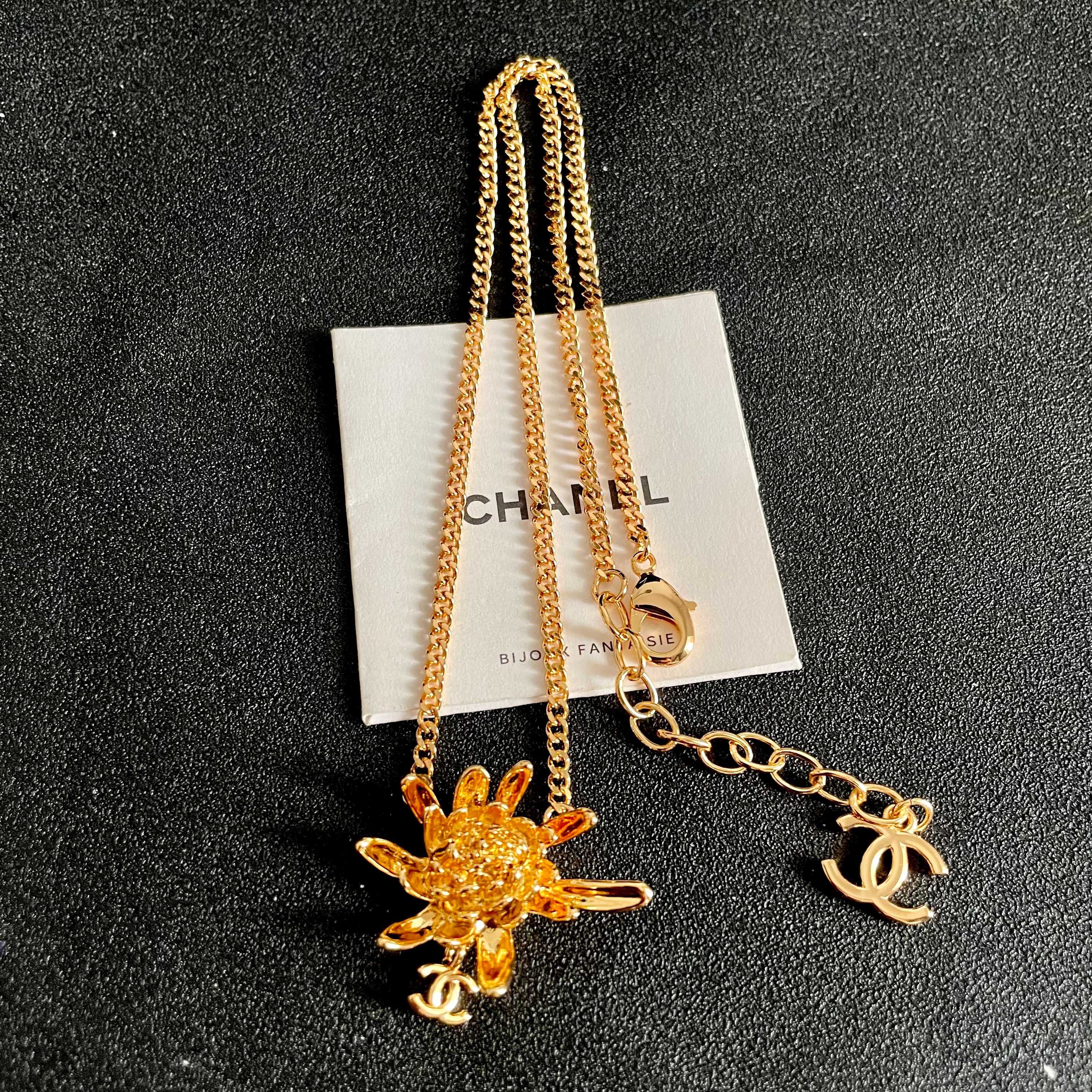 Chanel香奈儿 中古 字母项链👀小香家的款式真心无需多介绍😘🎶每一款都超好看，精致大方，非常显气质.