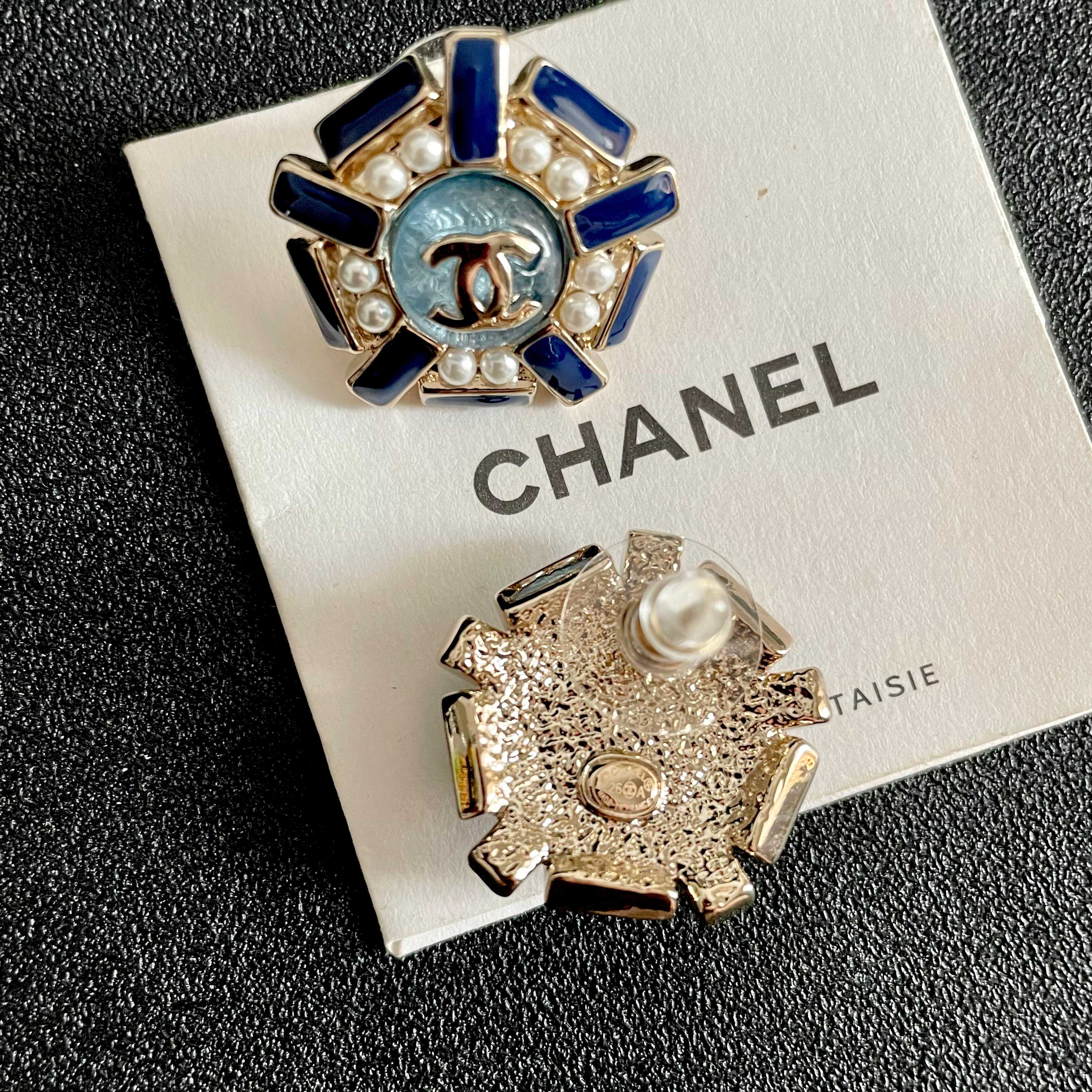 Chanel香奈儿 中古 双C耳钉👀小香家的款式真心无需多介绍😘🎶每一款都超好看，精致大方，非常显气质