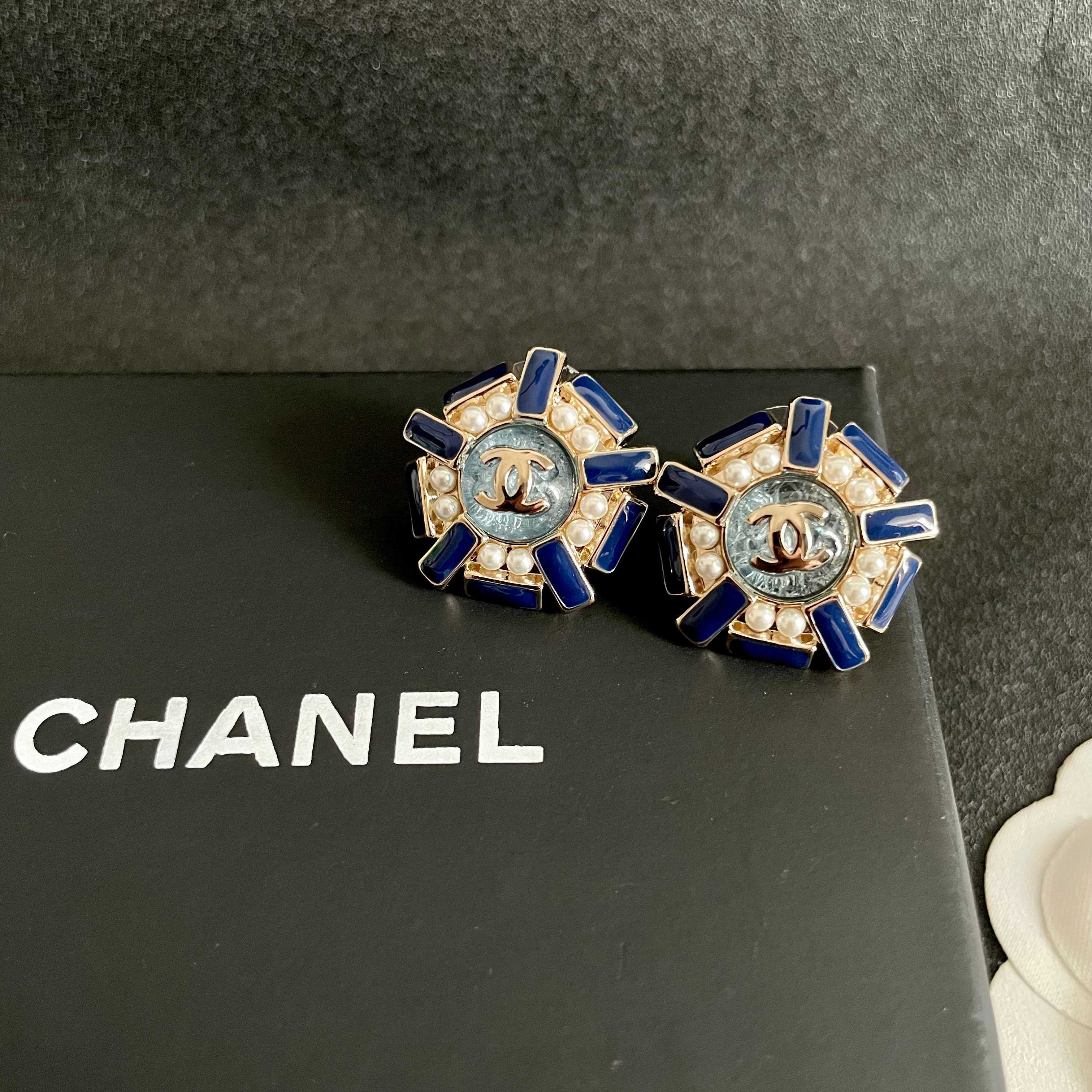 Chanel香奈儿 中古 双C耳钉👀小香家的款式真心无需多介绍😘🎶每一款都超好看，精致大方，非常显气质