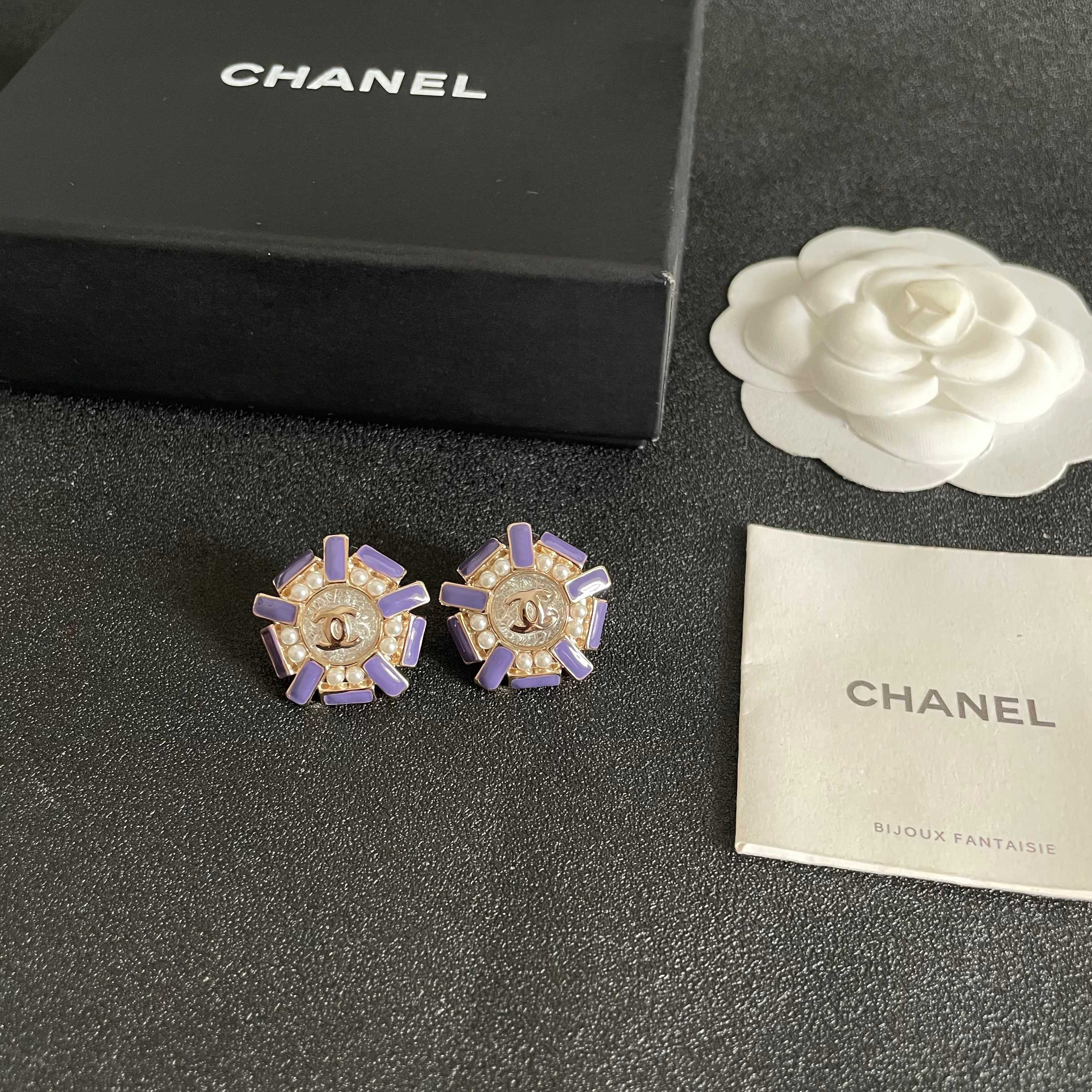 Chanel香奈儿 中古 双C耳钉👀小香家的款式真心无需多介绍😘🎶每一款都超好看，精致大方，非常显气质