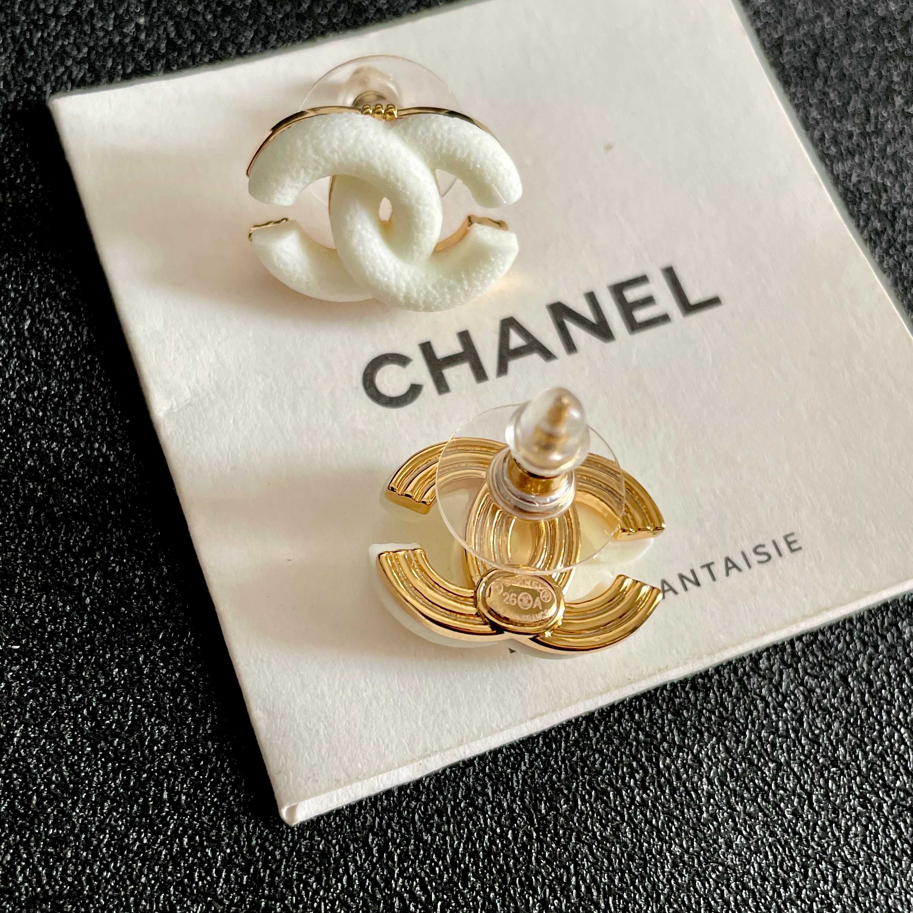 Chanel香奈儿 中古 双C耳钉👀小香家的款式真心无需多介绍😘🎶每一款都超好看，精致大方，非常显气质