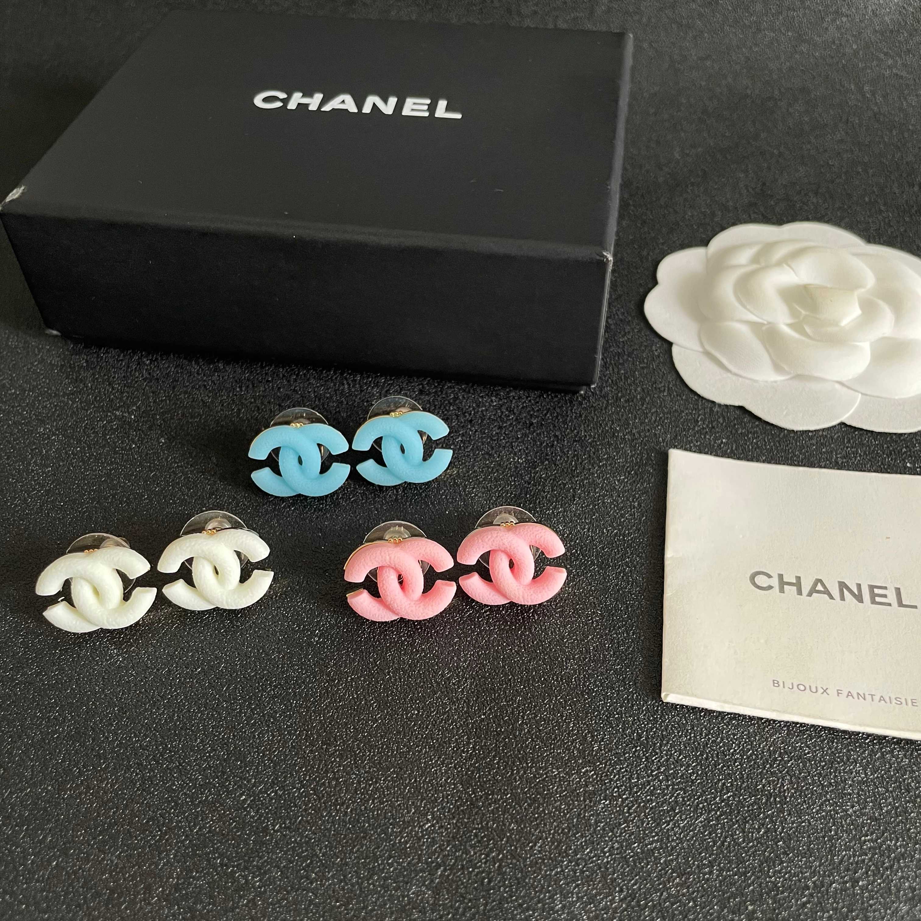 Chanel香奈儿 中古 双C耳钉👀小香家的款式真心无需多介绍😘🎶每一款都超好看，精致大方，非常显气质