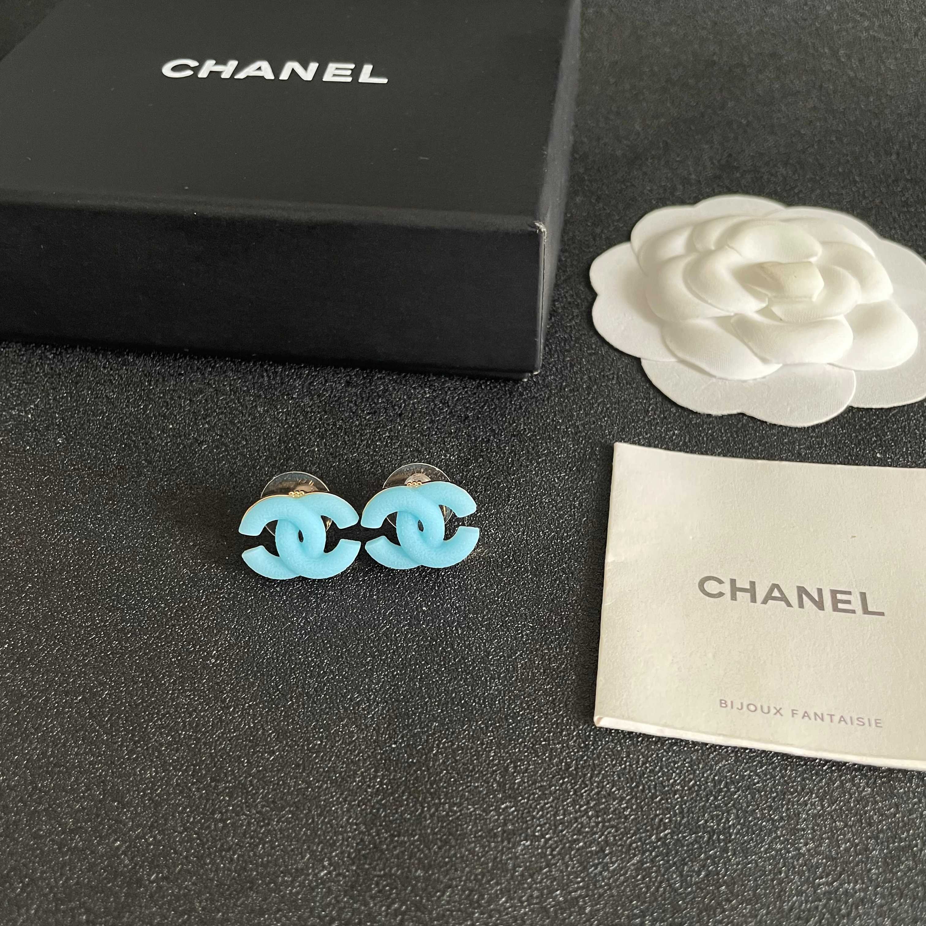 Chanel香奈儿 中古 双C耳钉👀小香家的款式真心无需多介绍😘🎶每一款都超好看，精致大方，非常显气质