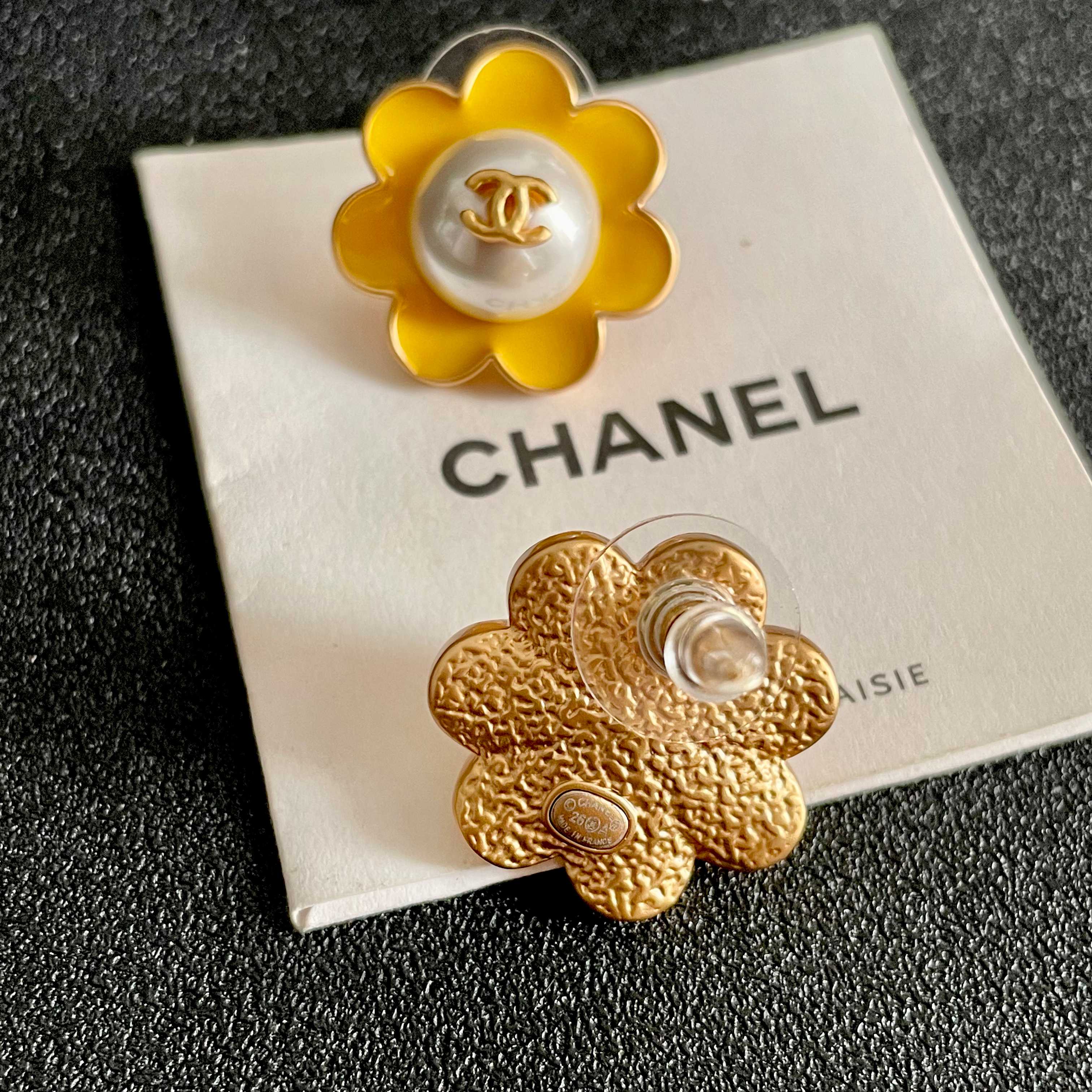 Chanel香奈儿 中古 双C耳钉👀小香家的款式真心无需多介绍😘🎶每一款都超好看，精致大方，非常显气质
