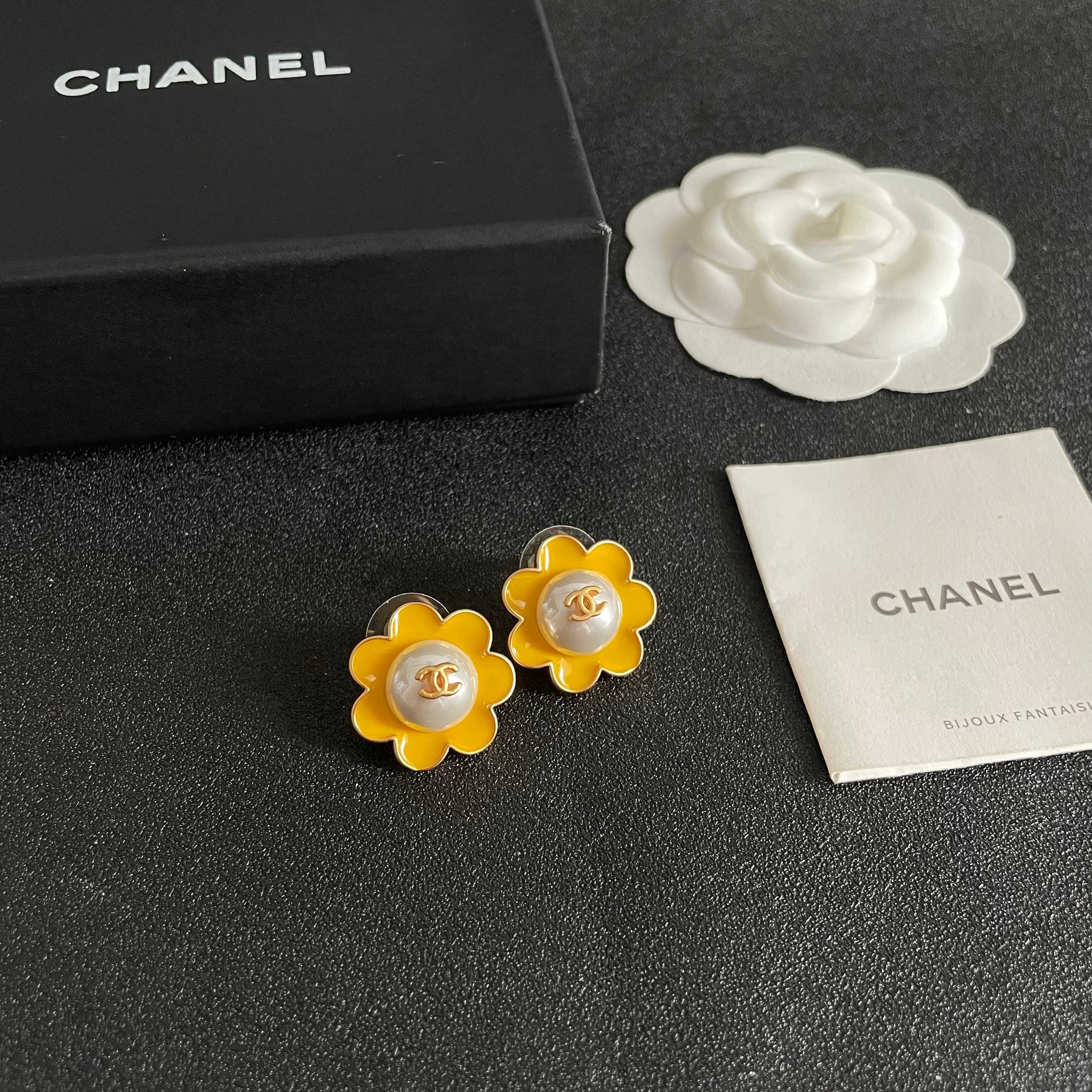 Chanel香奈儿 中古 双C耳钉👀小香家的款式真心无需多介绍😘🎶每一款都超好看，精致大方，非常显气质