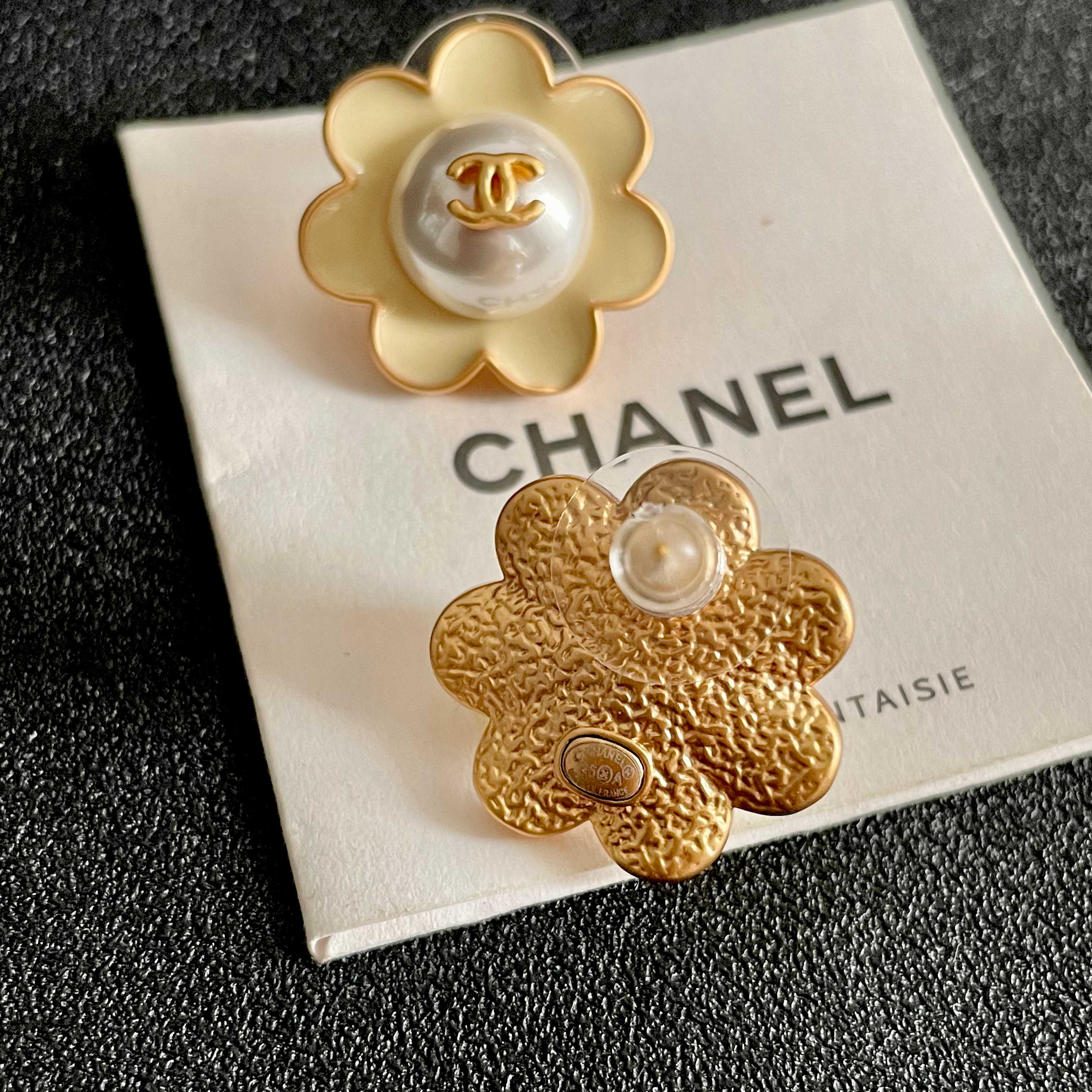 Chanel香奈儿 中古 双C耳钉👀小香家的款式真心无需多介绍😘🎶每一款都超好看，精致大方，非常显气质