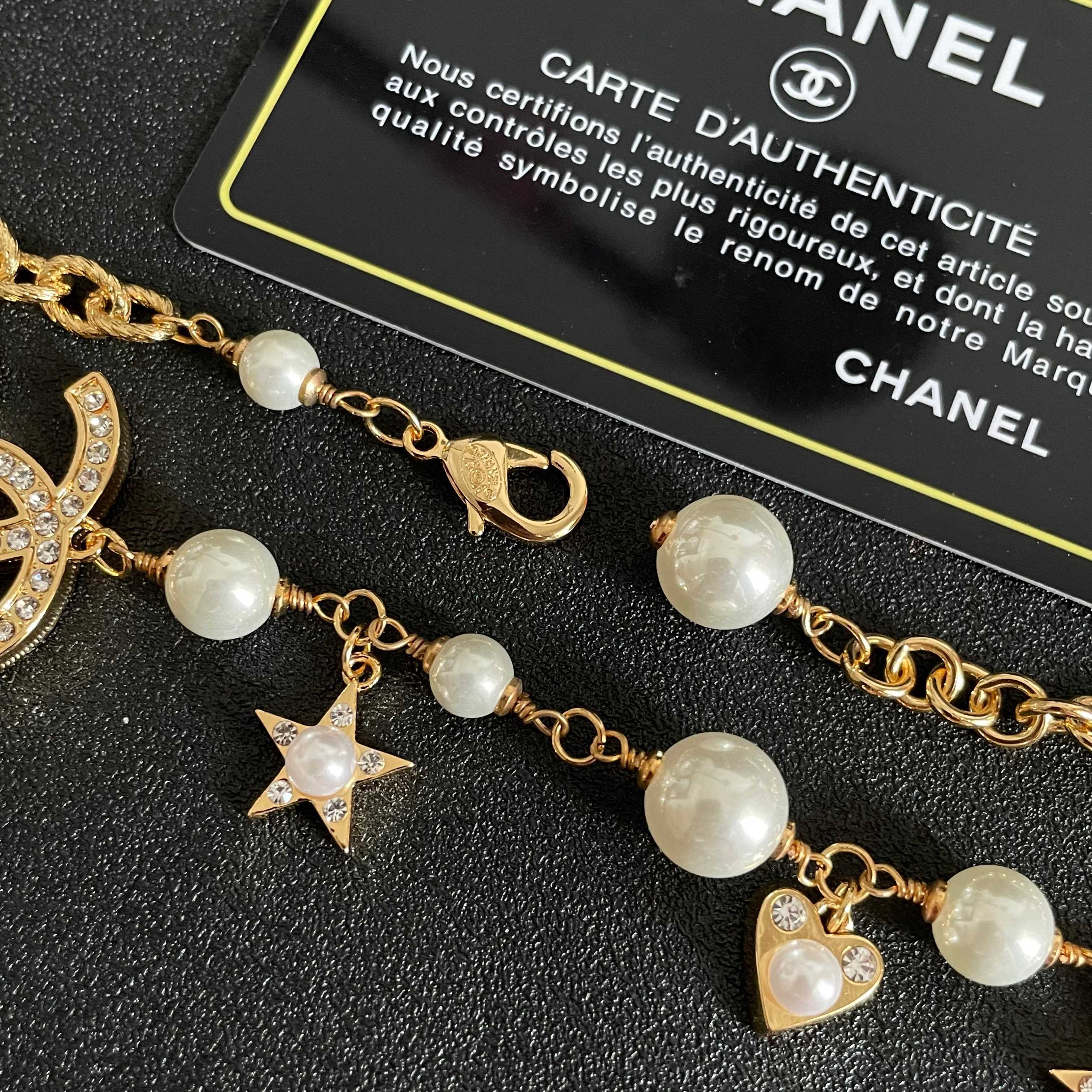 Chanel香奈儿 中古 字母项链👀小香家的款式真心无需多介绍😘🎶每一款都超好看，精致大方，非常显气质.