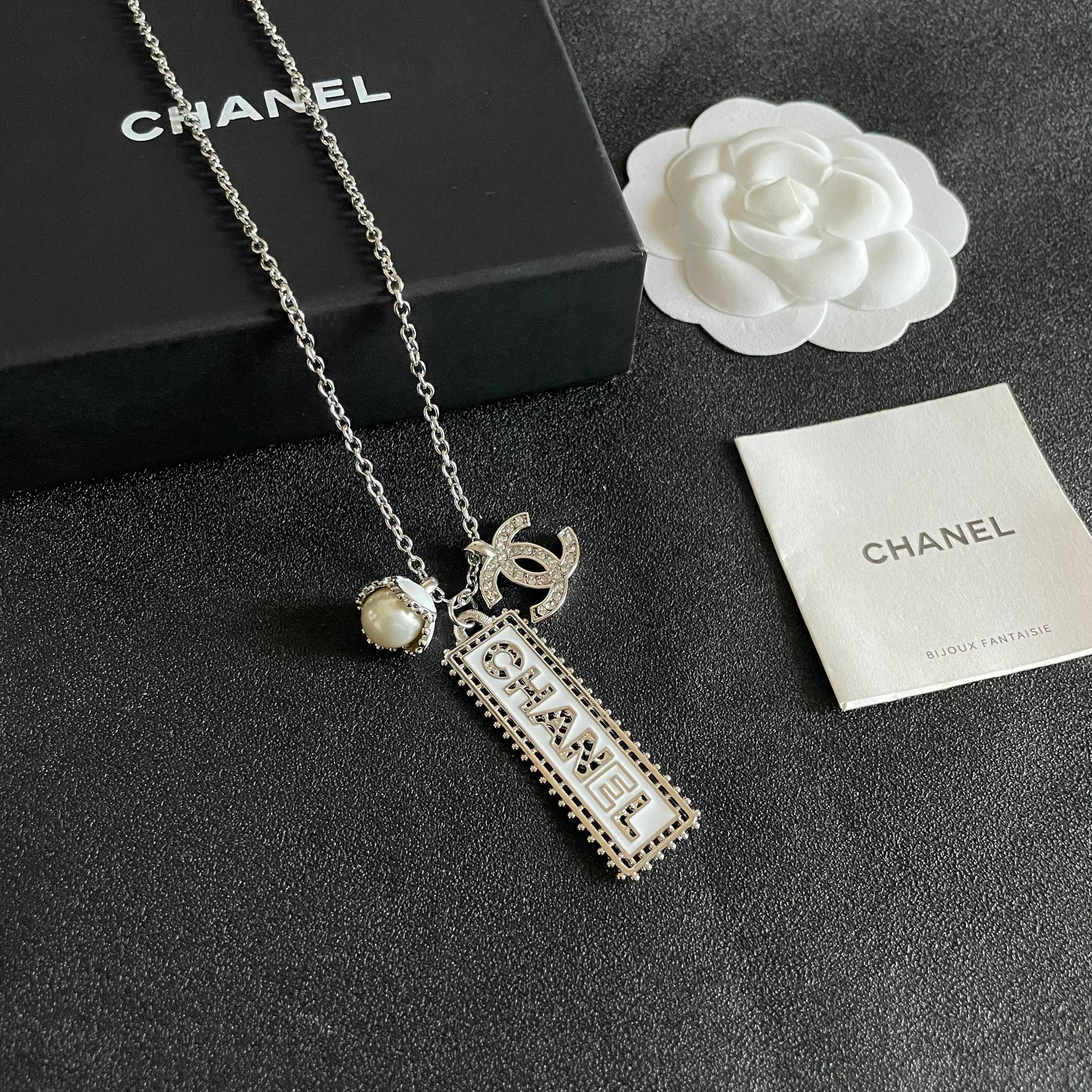Chanel香奈儿 中古 项链👀小香家的款式真心无需多介绍😘🎶每一款都超好看，精致大方，非常显气质.