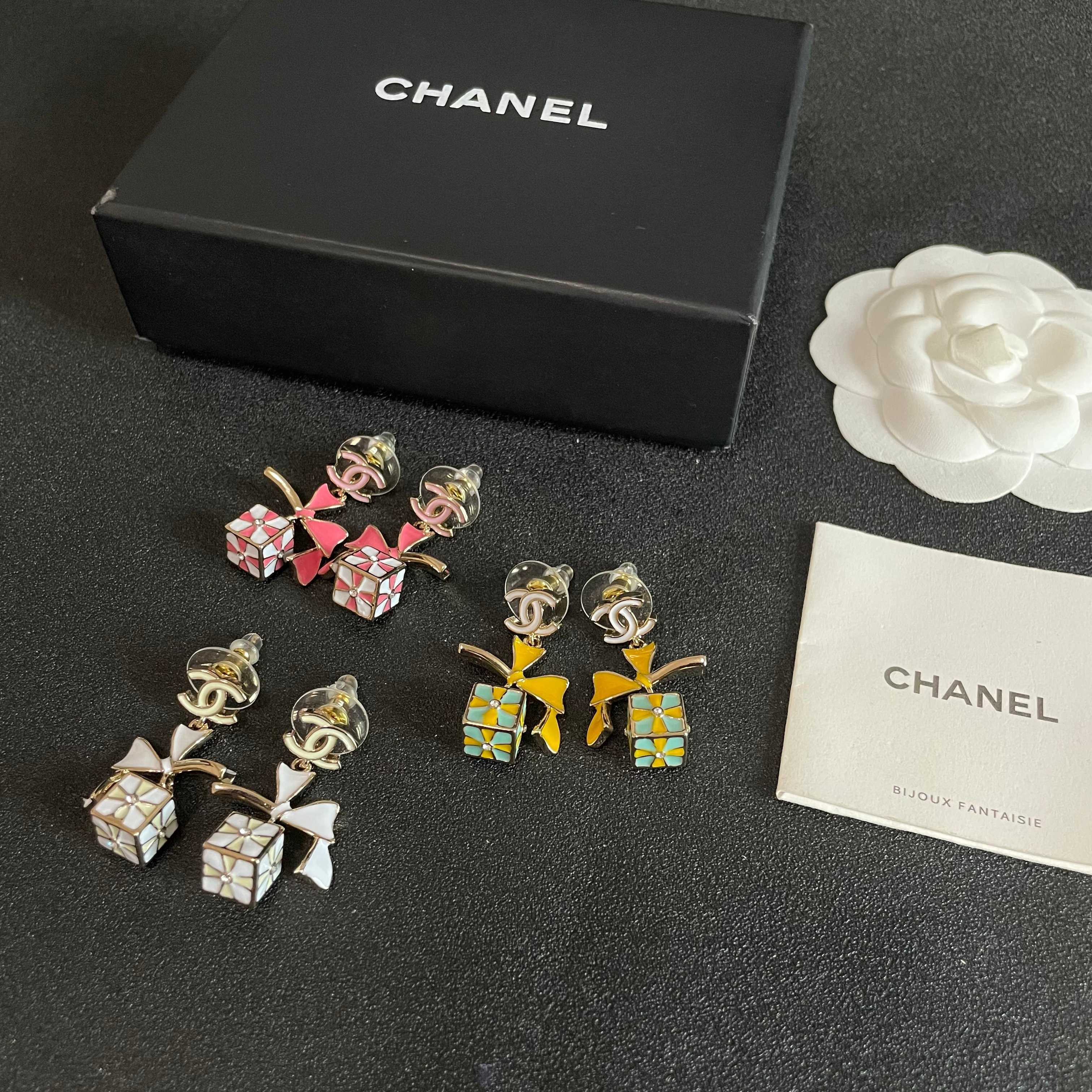 Chanel香奈儿 中古 耳钉👀小香家的款式真心无需多介绍😘🎶每一款都超好看，精致大方，非常显气质
