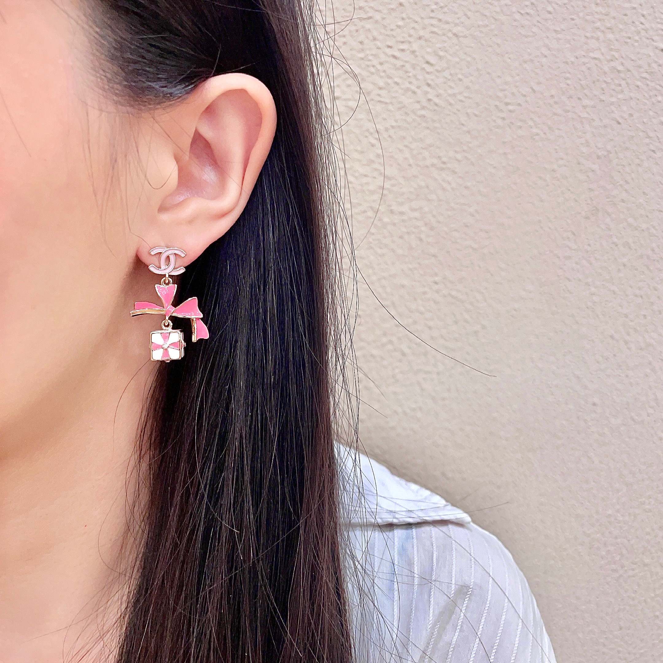 Chanel香奈儿 中古 耳钉👀小香家的款式真心无需多介绍😘🎶每一款都超好看，精致大方，非常显气质