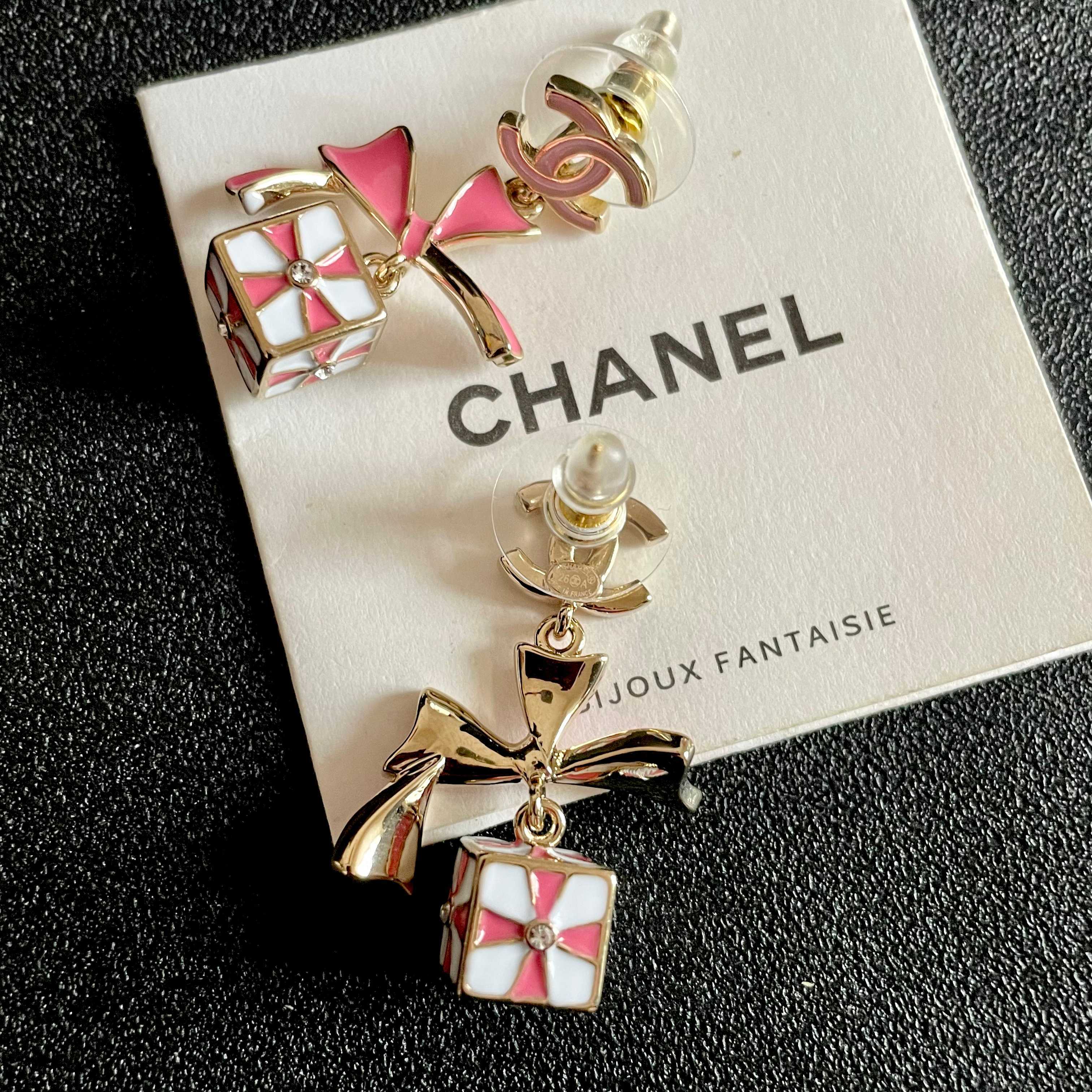 Chanel香奈儿 中古 耳钉👀小香家的款式真心无需多介绍😘🎶每一款都超好看，精致大方，非常显气质