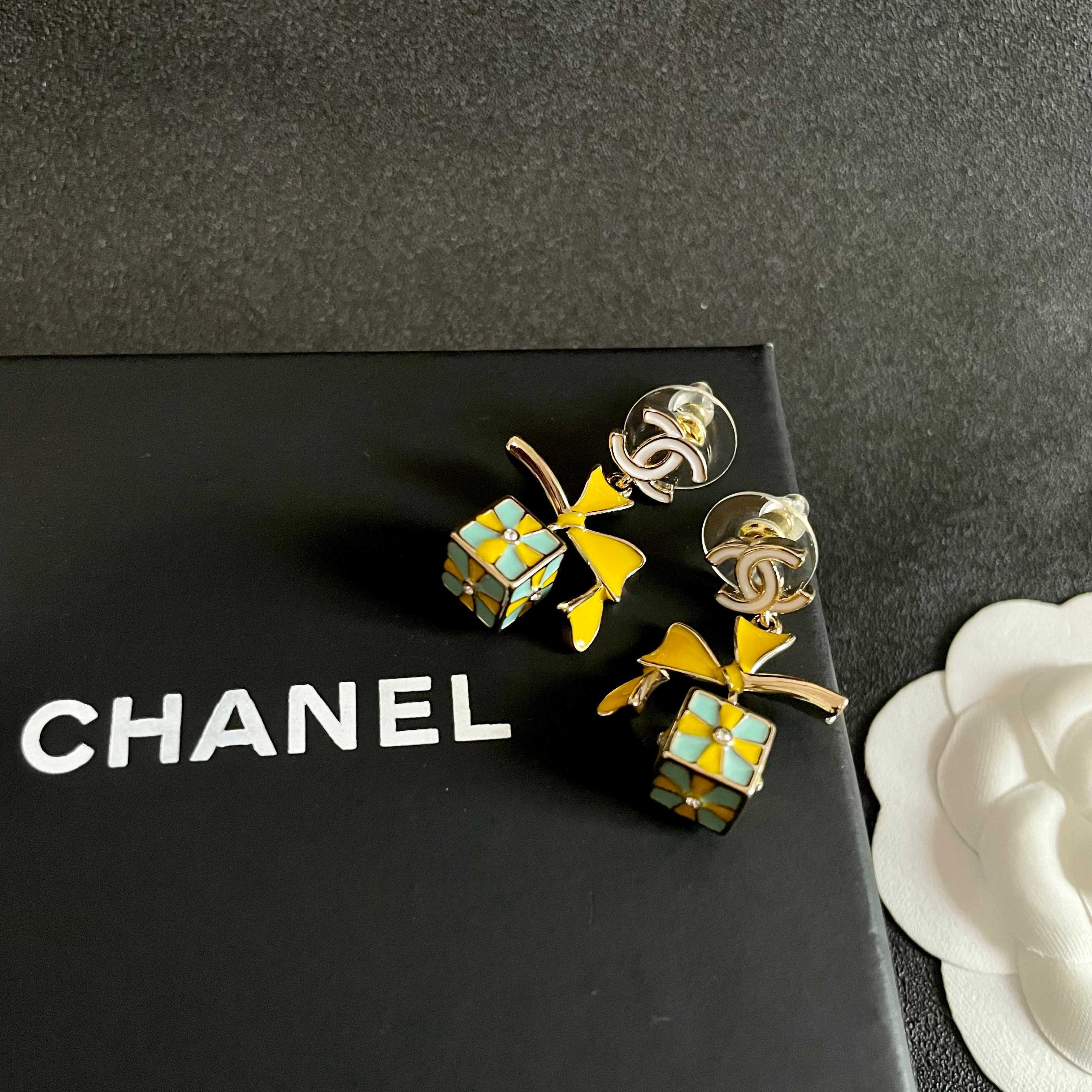 Chanel香奈儿 中古 耳钉👀小香家的款式真心无需多介绍😘🎶每一款都超好看，精致大方，非常显气质