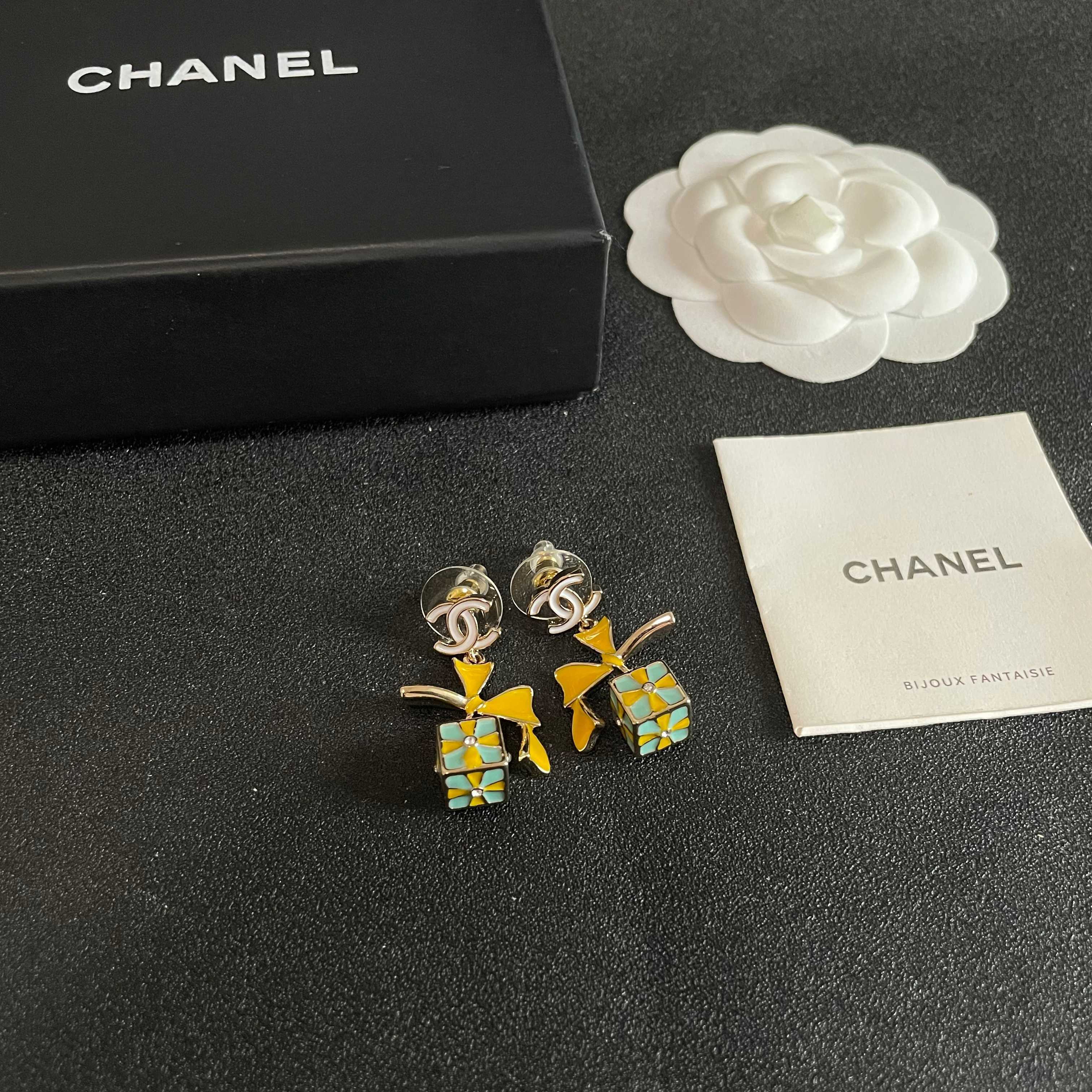 Chanel香奈儿 中古 耳钉👀小香家的款式真心无需多介绍😘🎶每一款都超好看，精致大方，非常显气质