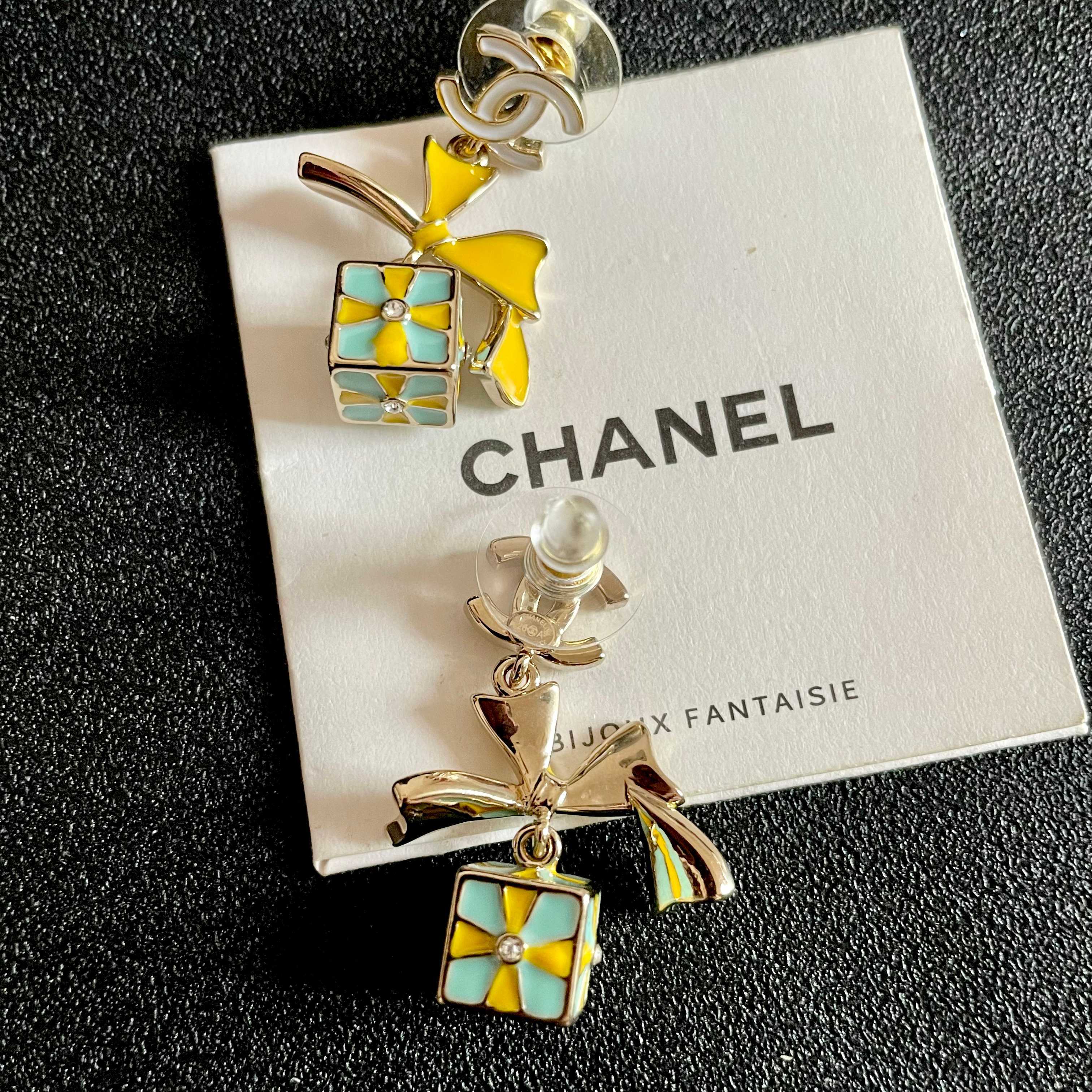 Chanel香奈儿 中古 耳钉👀小香家的款式真心无需多介绍😘🎶每一款都超好看，精致大方，非常显气质
