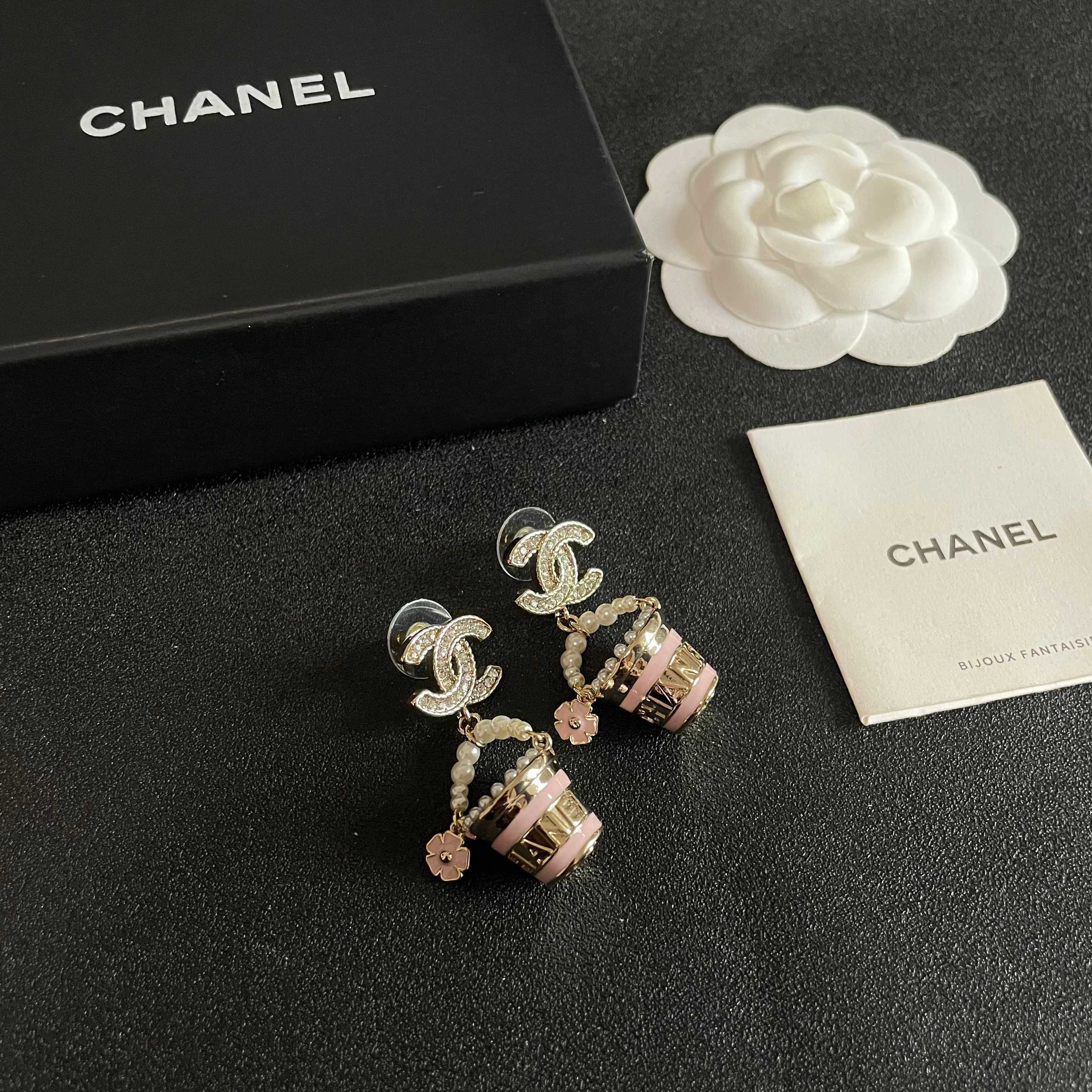 Chanel香奈儿 中古 耳钉👀小香家的款式真心无需多介绍😘🎶每一款都超好看，精致大方，非常显气质