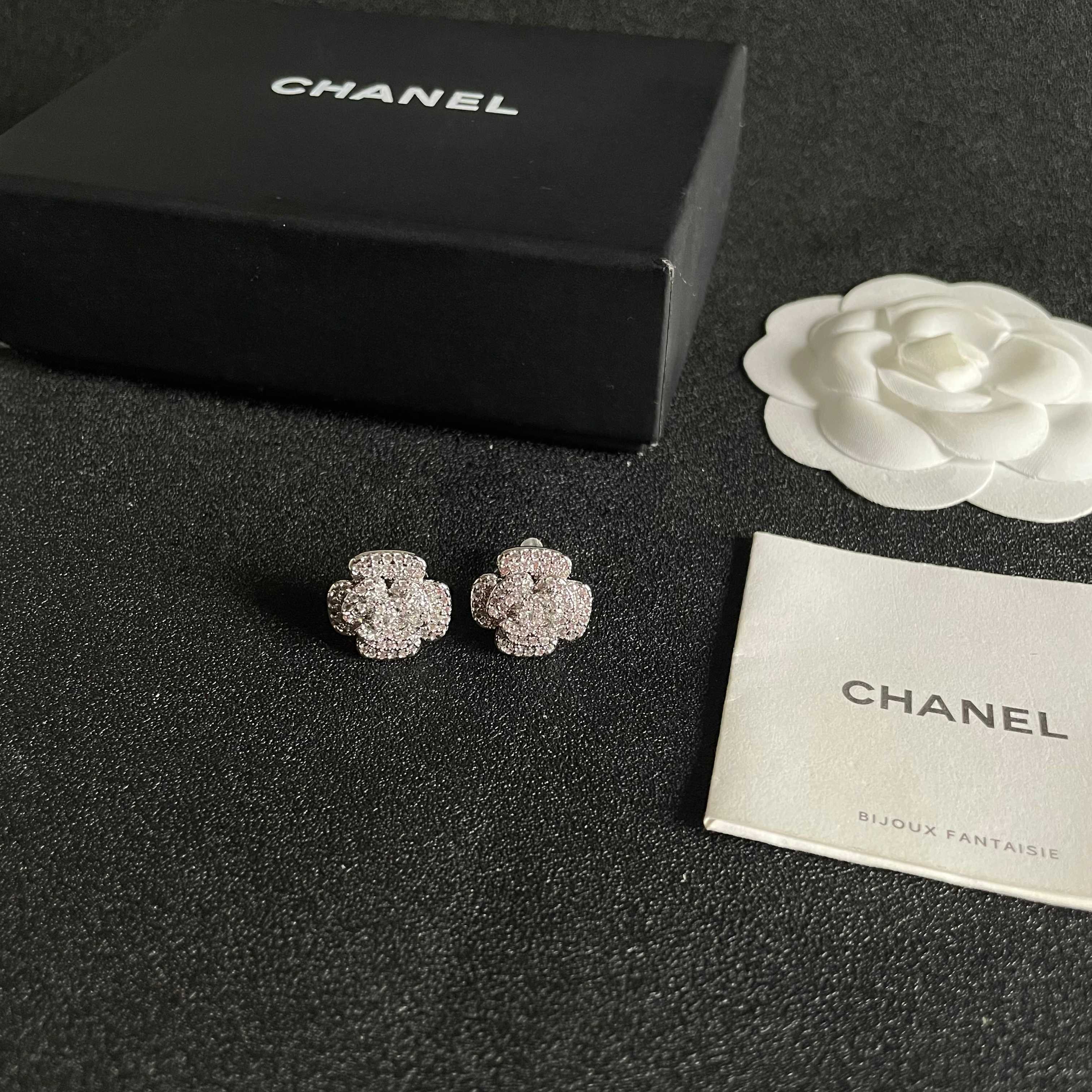 Chanel香奈儿 中古 耳钉👀小香家的款式真心无需多介绍😘🎶每一款都超好看，精致大方，非常显气质