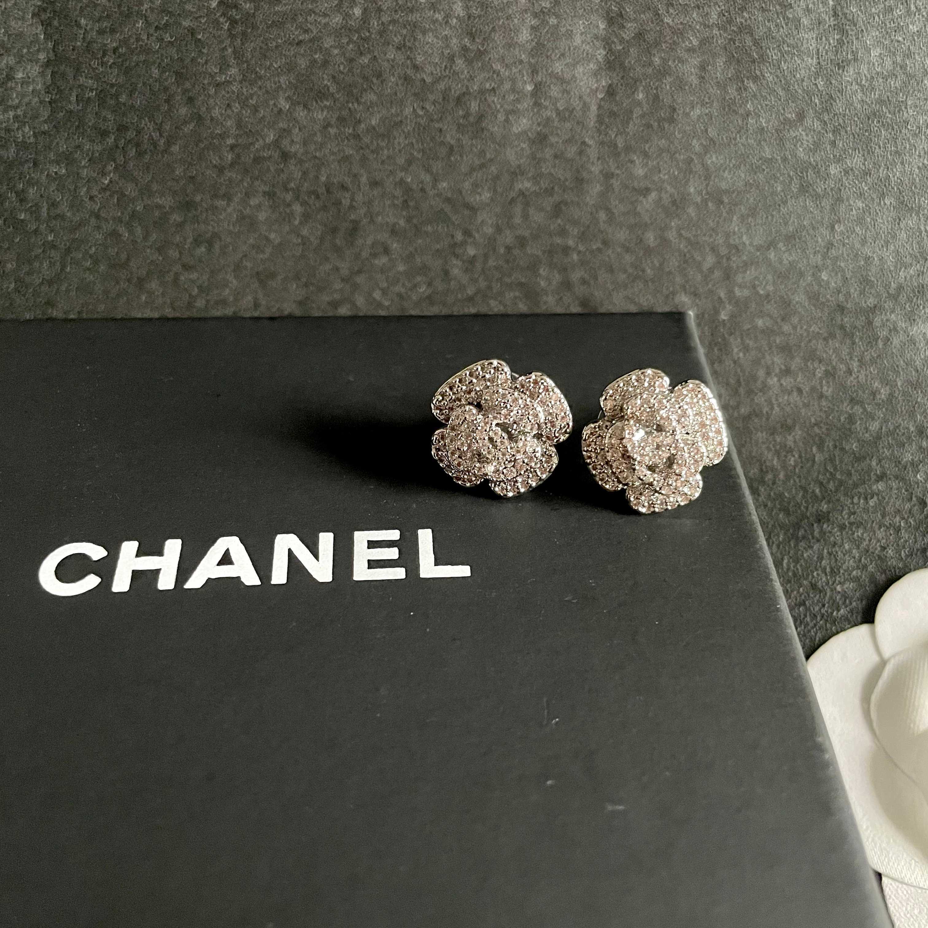 Chanel香奈儿 中古 耳钉👀小香家的款式真心无需多介绍😘🎶每一款都超好看，精致大方，非常显气质