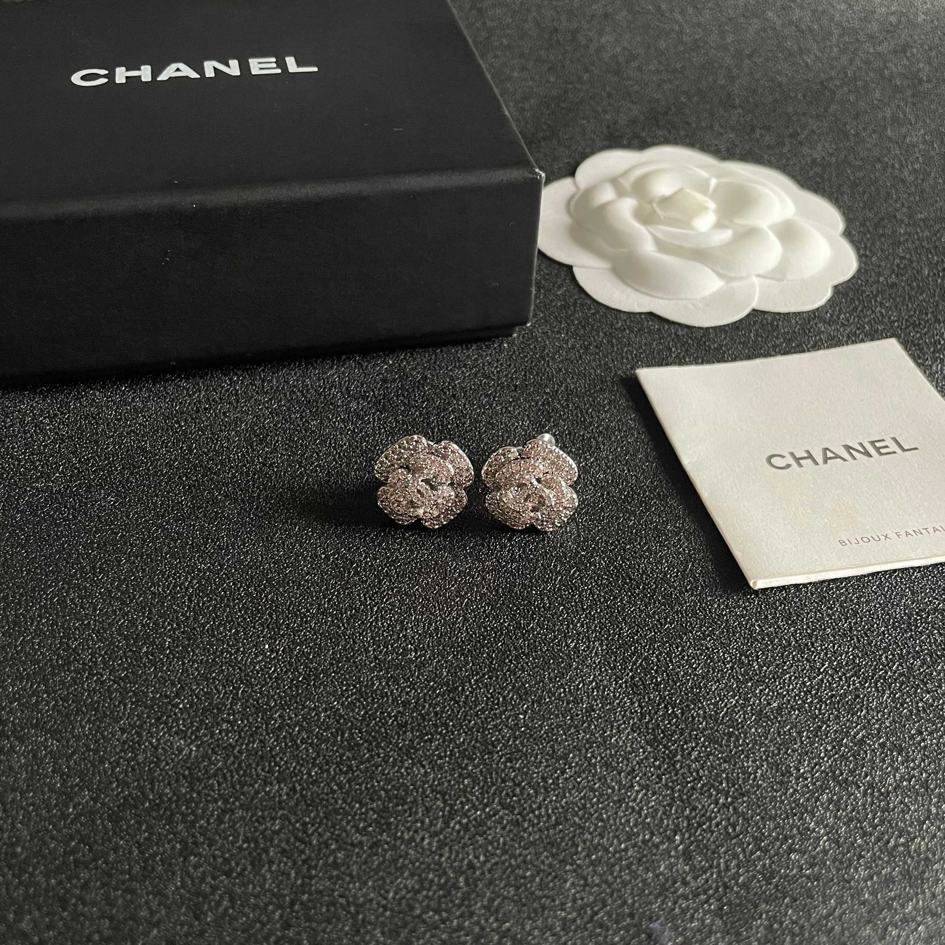 Chanel香奈儿 中古 耳钉👀小香家的款式真心无需多介绍😘🎶每一款都超好看，精致大方，非常显气质