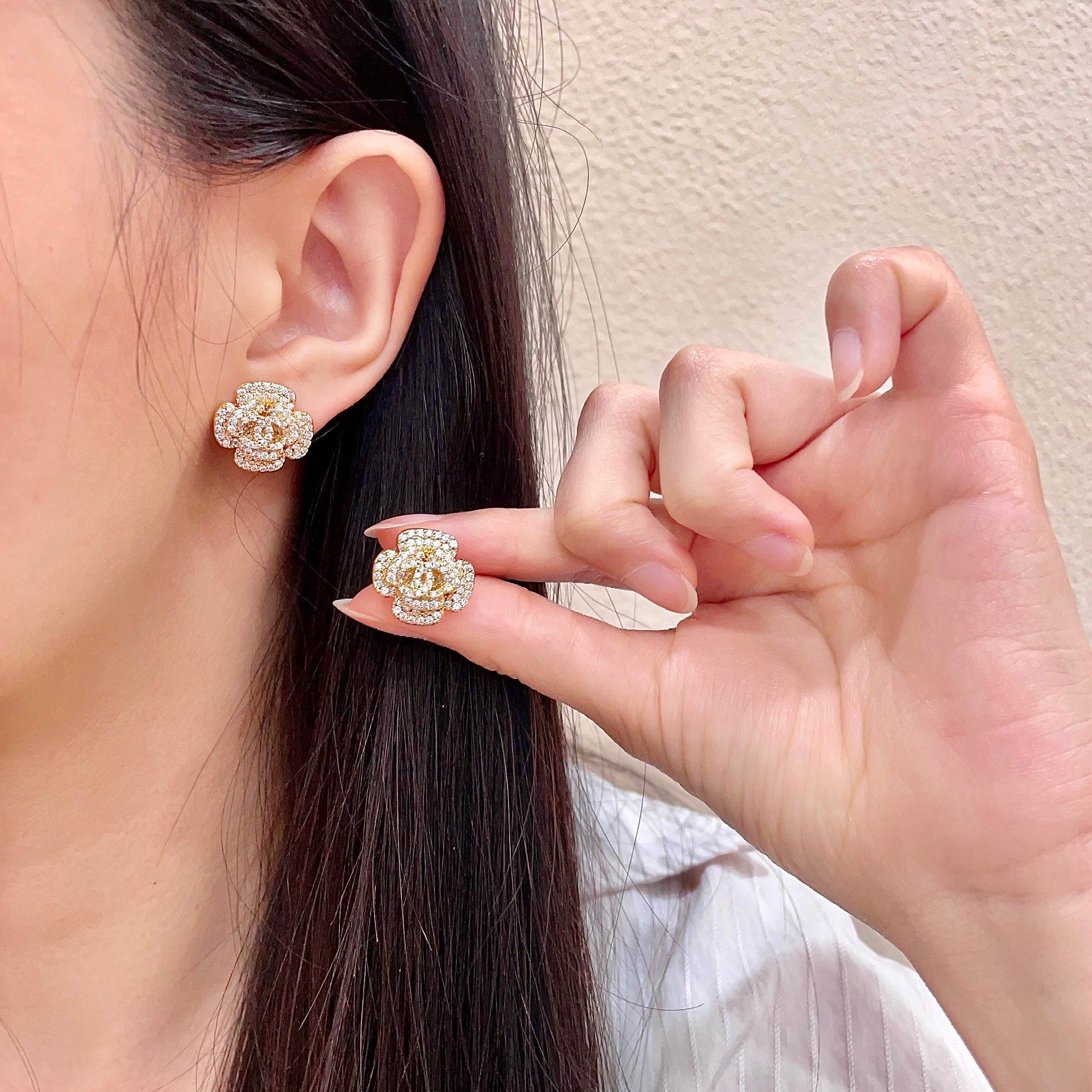 Chanel香奈儿 中古 耳钉👀小香家的款式真心无需多介绍😘🎶每一款都超好看，精致大方，非常显气质