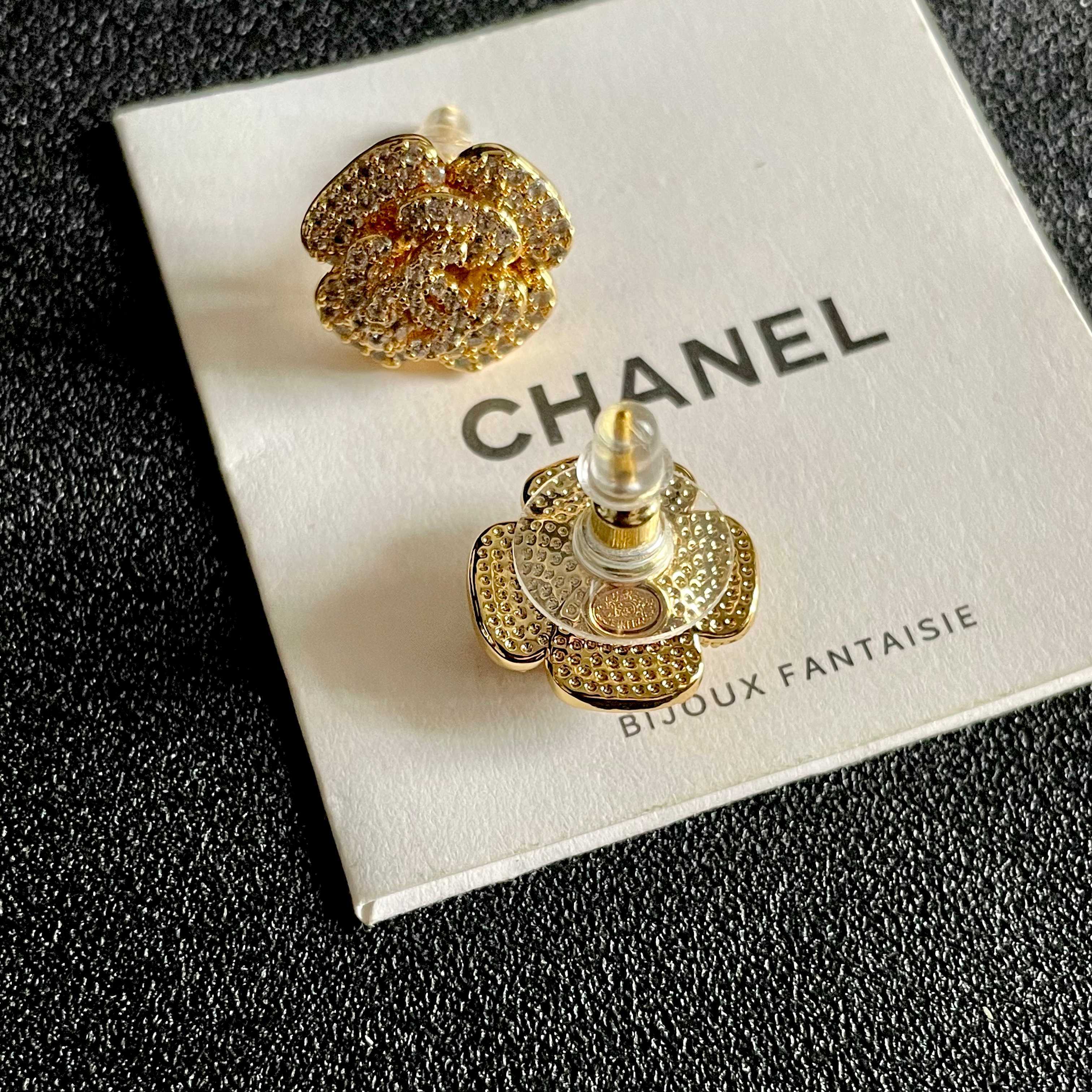 Chanel香奈儿 中古 耳钉👀小香家的款式真心无需多介绍😘🎶每一款都超好看，精致大方，非常显气质