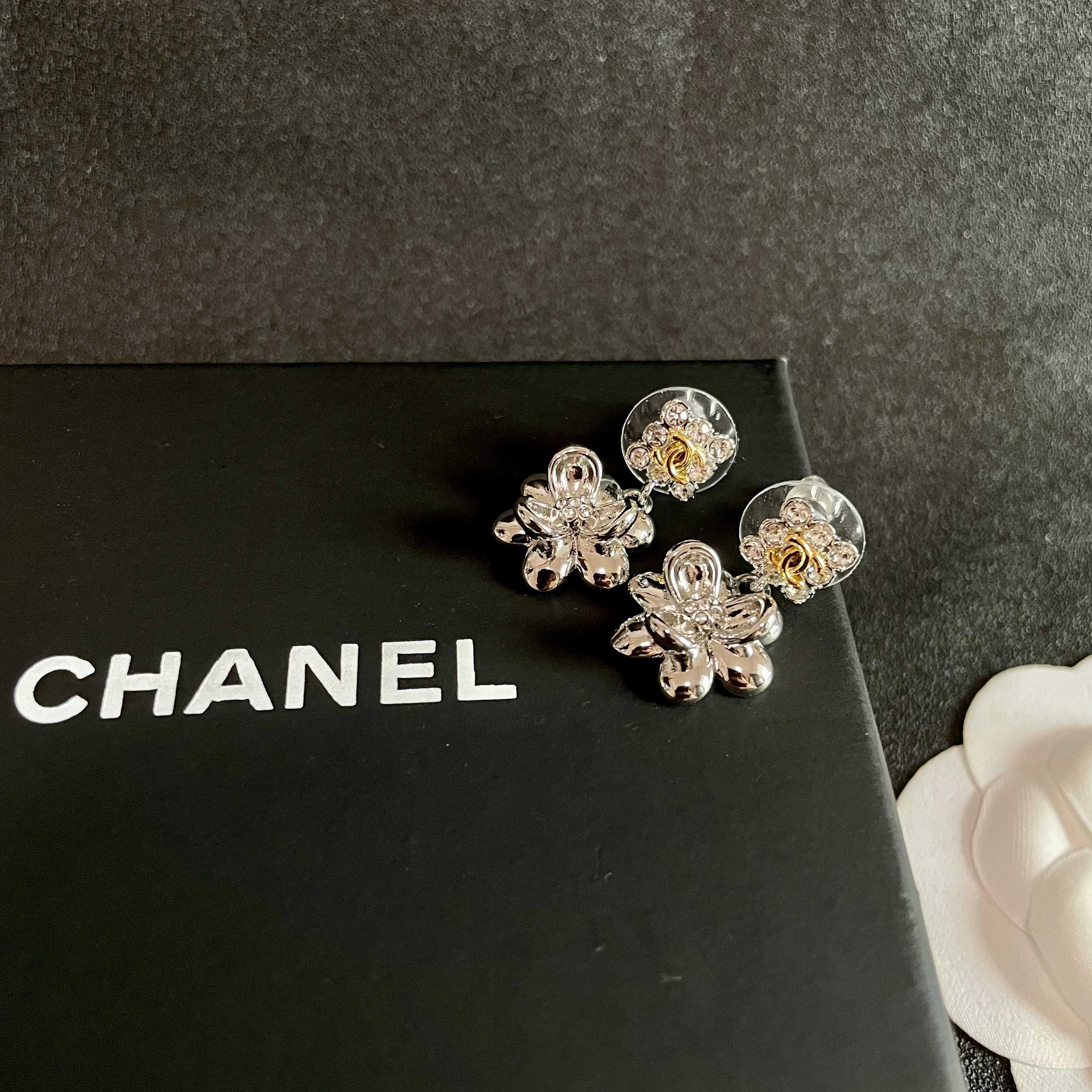 Chanel香奈儿 中古 耳钉👀小香家的款式真心无需多介绍😘🎶每一款都超好看，精致大方，非常显气质