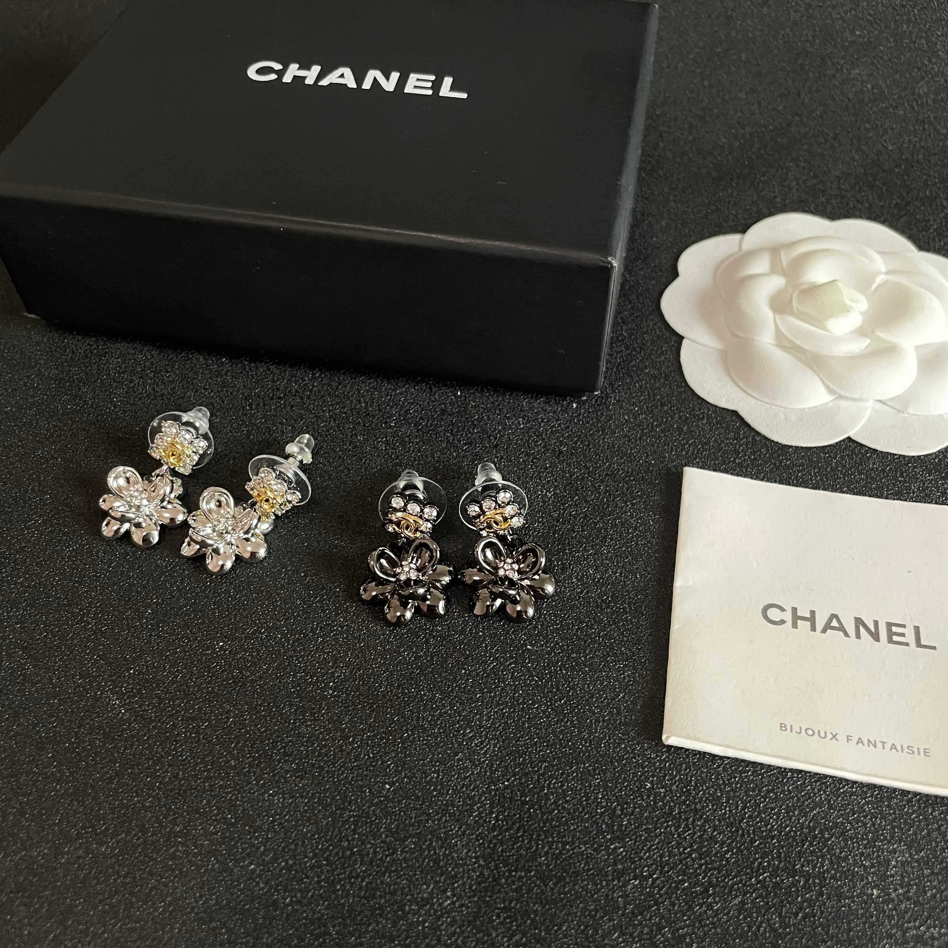 Chanel香奈儿 中古 耳钉👀小香家的款式真心无需多介绍😘🎶每一款都超好看，精致大方，非常显气质