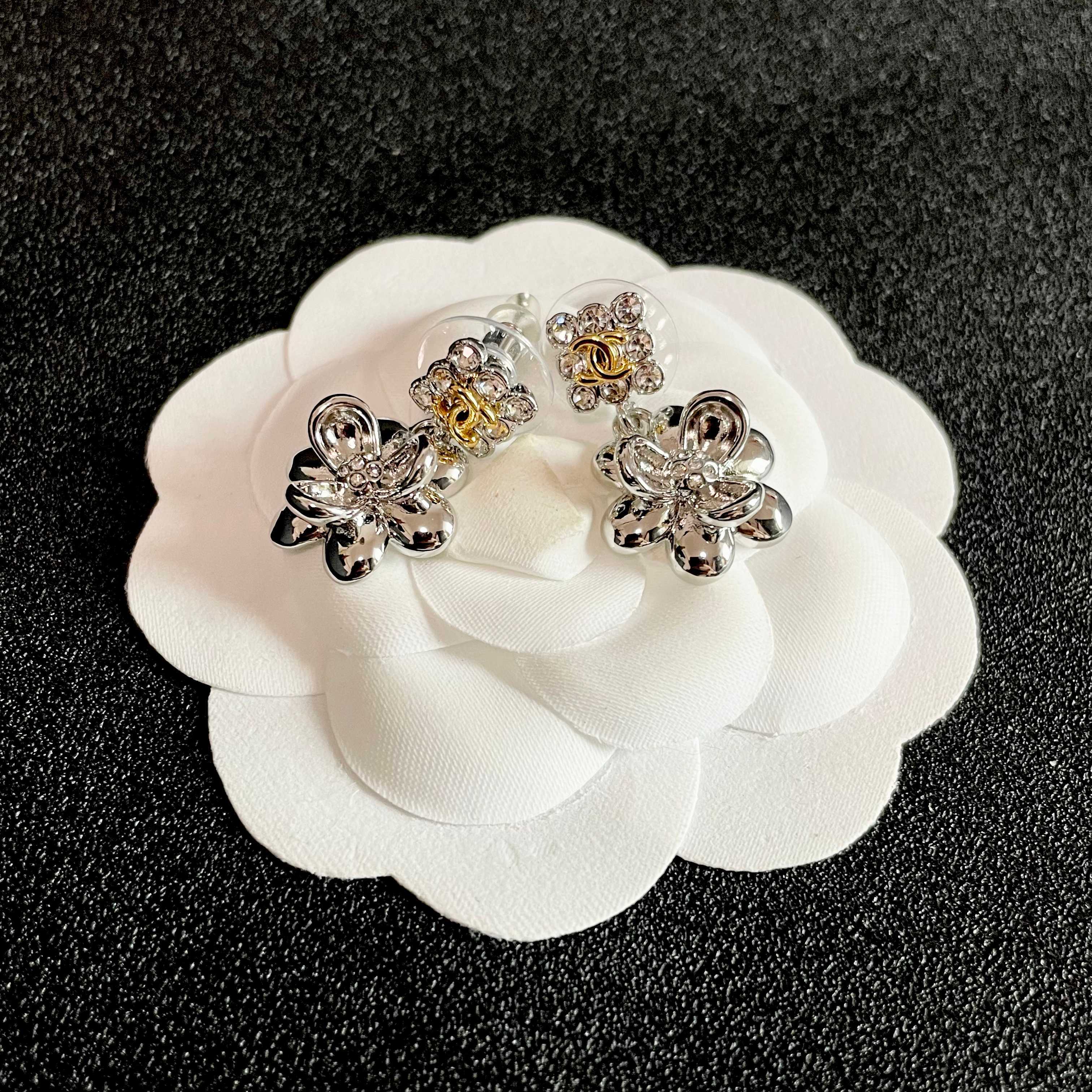 Chanel香奈儿 中古 耳钉👀小香家的款式真心无需多介绍😘🎶每一款都超好看，精致大方，非常显气质