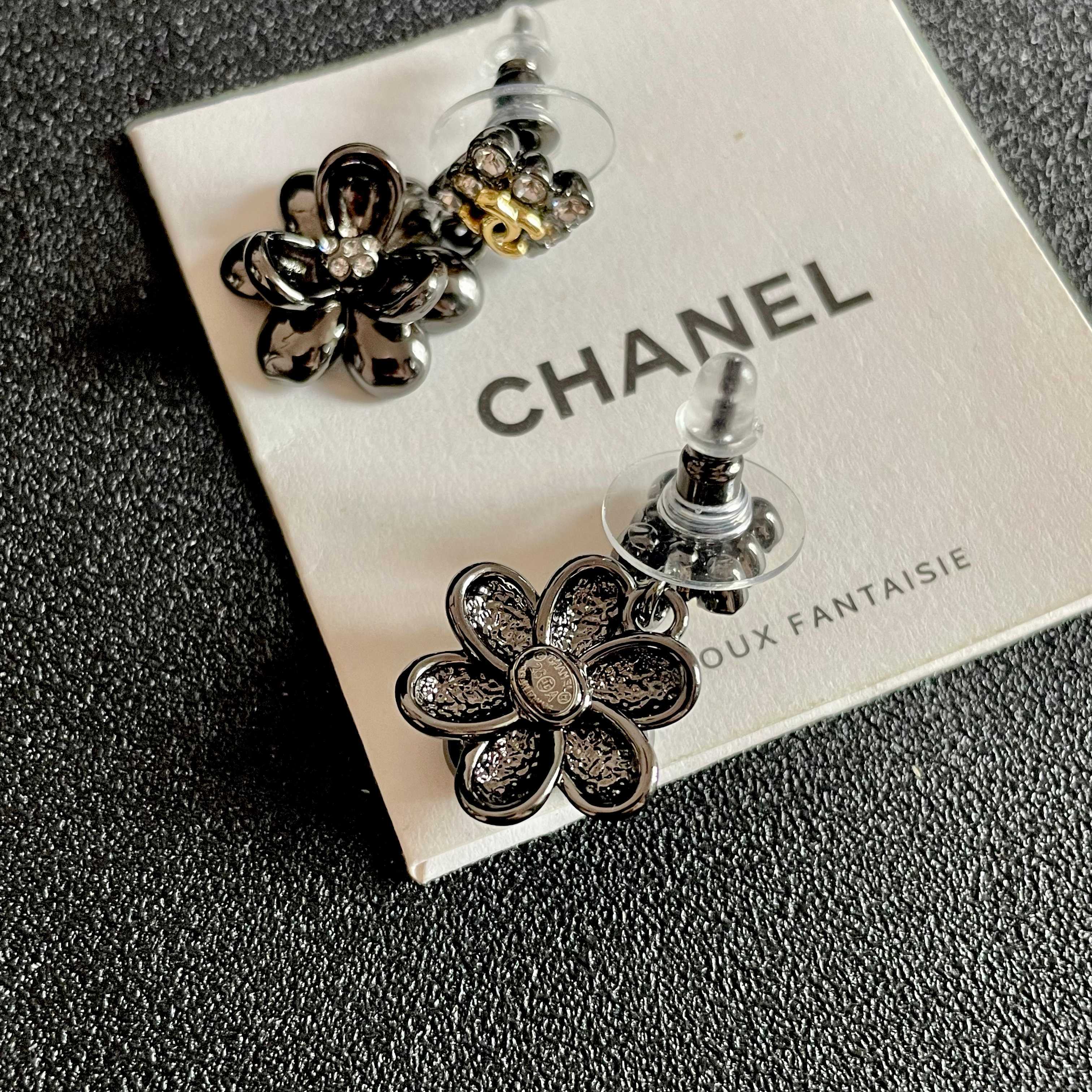 Chanel香奈儿 中古 耳钉👀小香家的款式真心无需多介绍😘🎶每一款都超好看，精致大方，非常显气质
