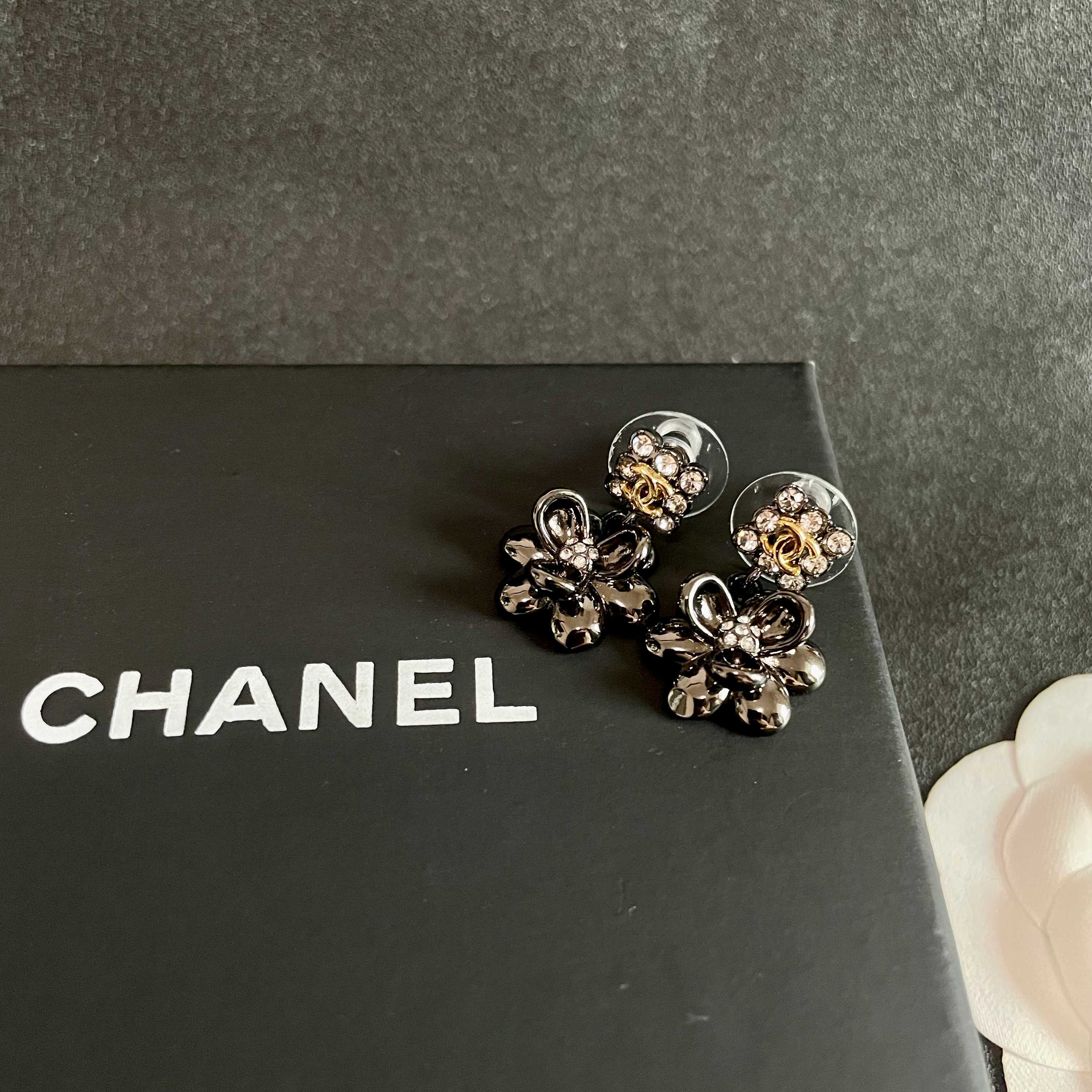 Chanel香奈儿 中古 耳钉👀小香家的款式真心无需多介绍😘🎶每一款都超好看，精致大方，非常显气质