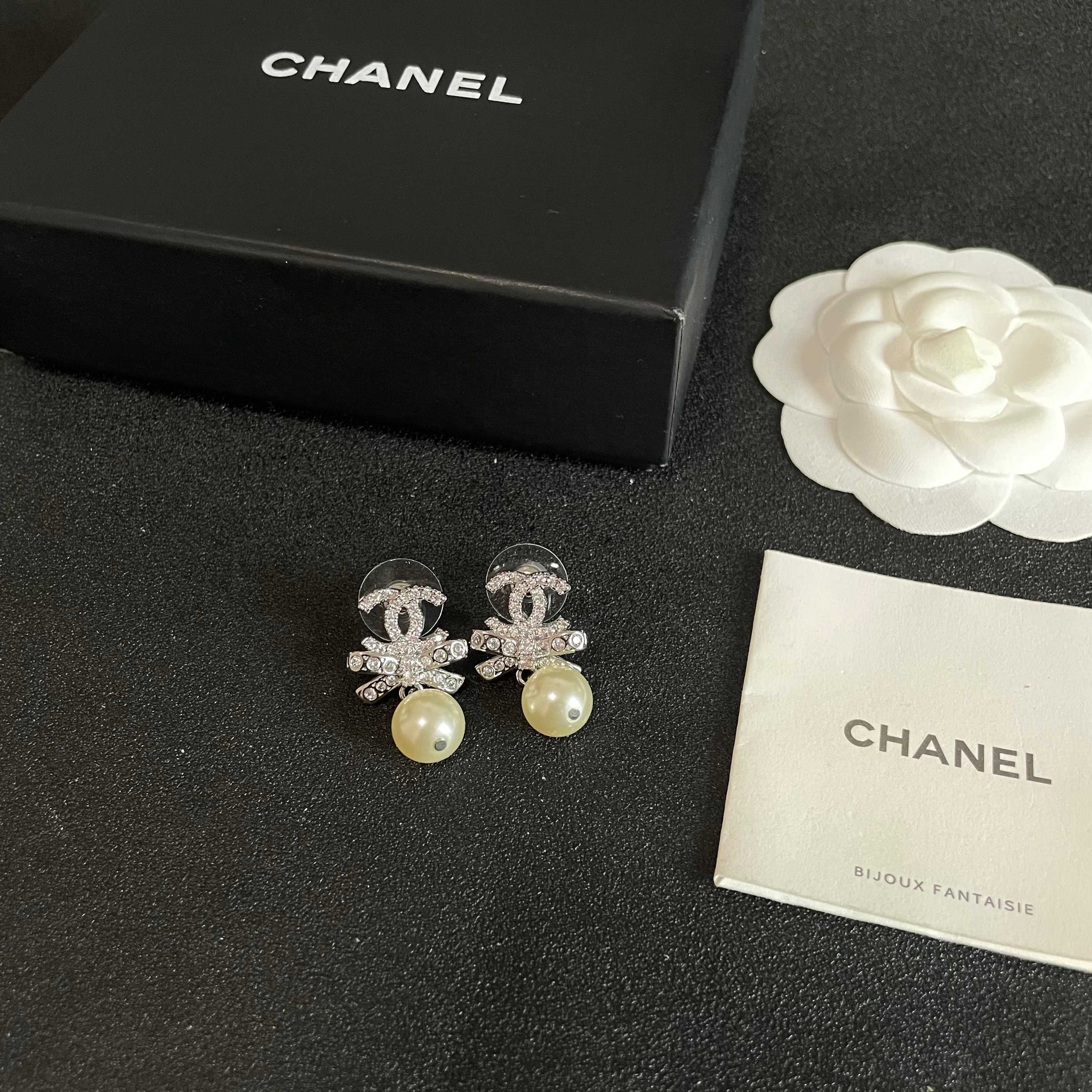 Chanel香奈儿 中古 耳钉👀小香家的款式真心无需多介绍😘🎶每一款都超好看，精致大方，非常显气质