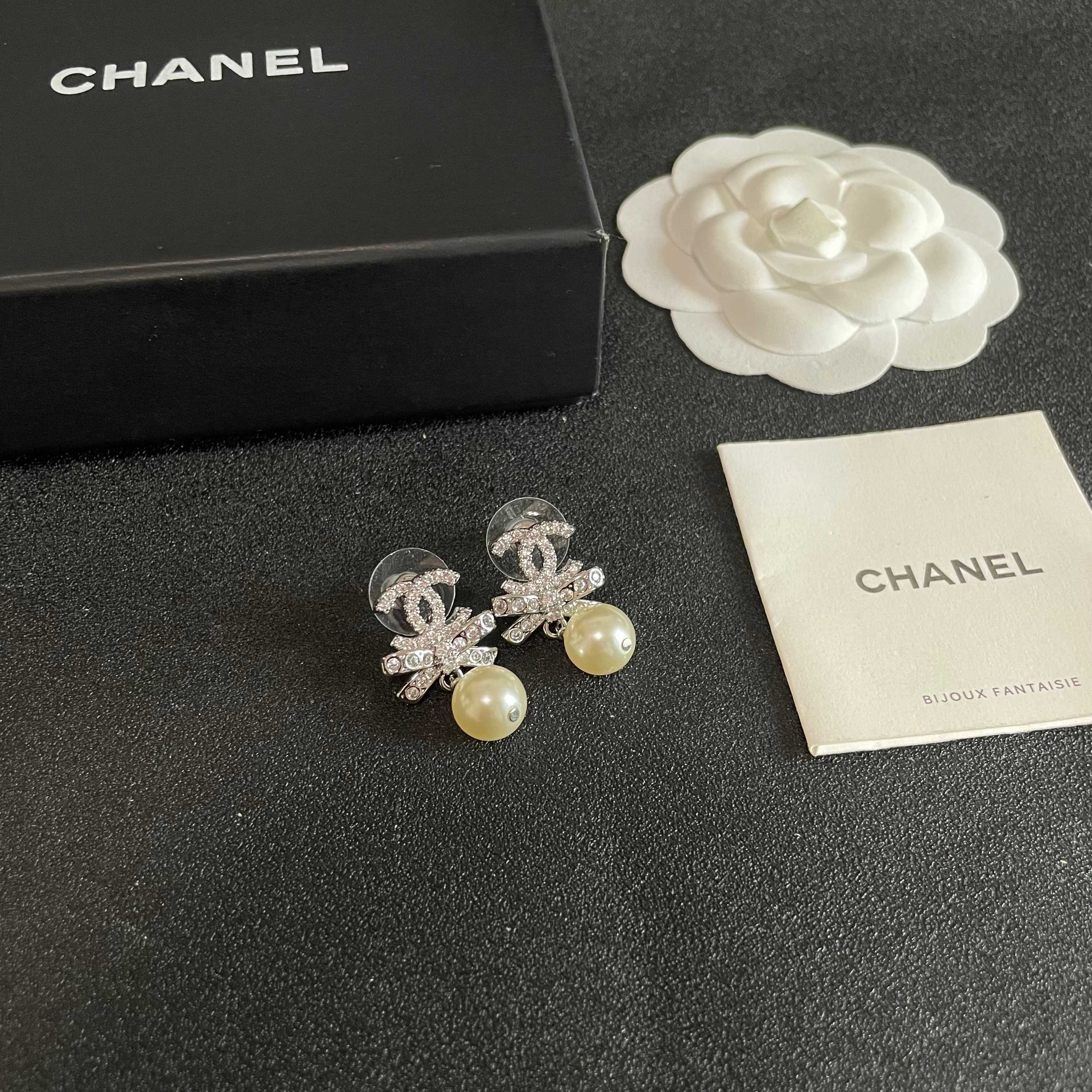 Chanel香奈儿 中古 耳钉👀小香家的款式真心无需多介绍😘🎶每一款都超好看，精致大方，非常显气质