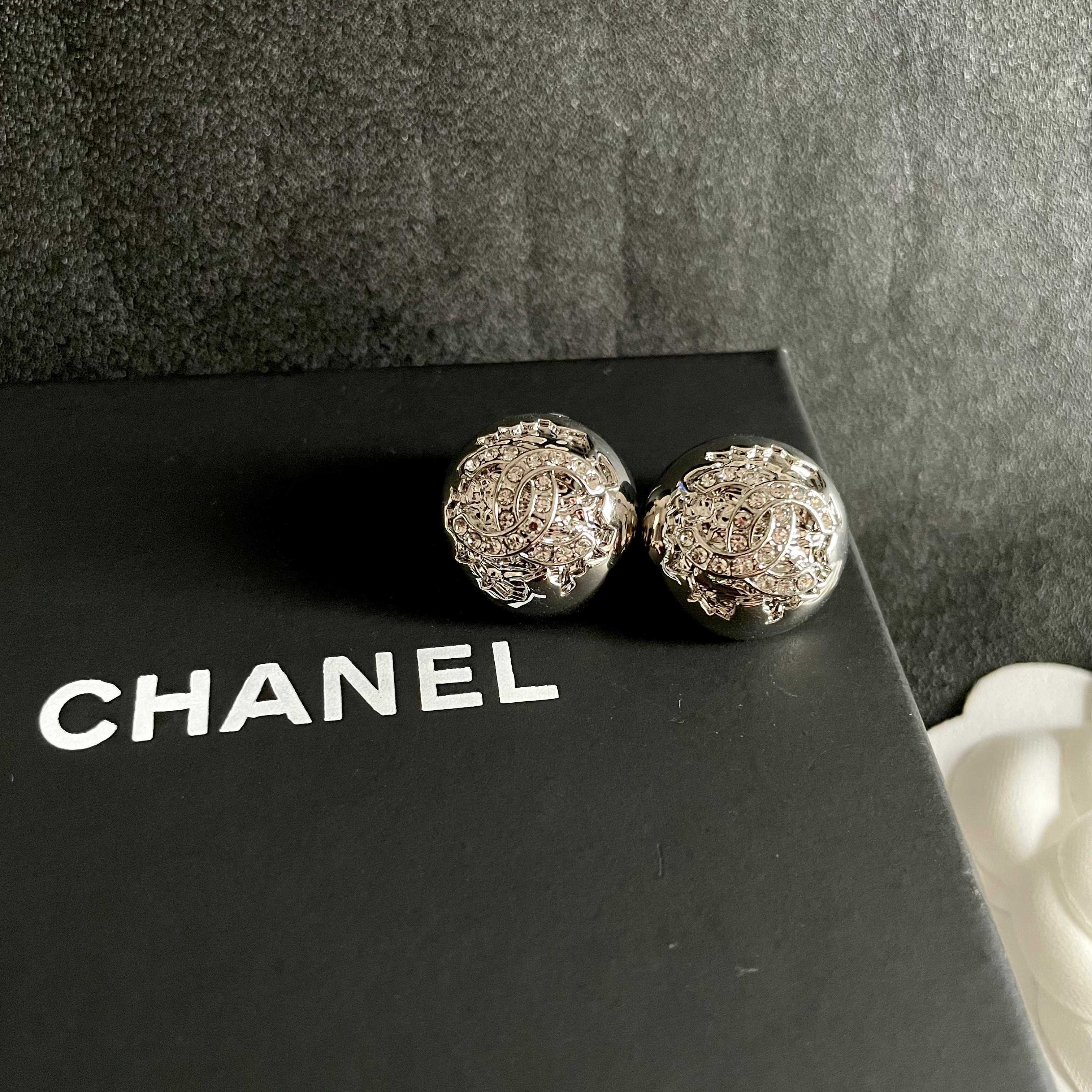 Chanel香奈儿 中古 双C耳钉👀小香家的款式真心无需多介绍😘🎶每一款都超好看，精致大方，非常显气质