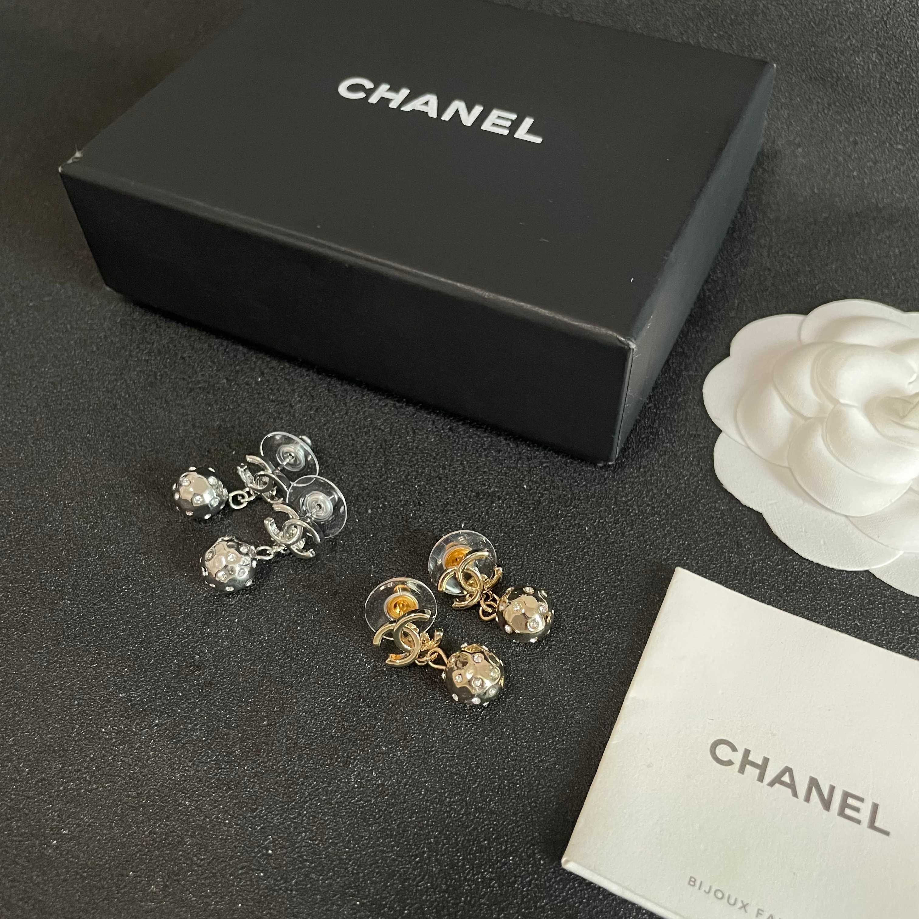 Chanel香奈儿 中古 双C耳钉👀小香家的款式真心无需多介绍😘🎶每一款都超好看，精致大方，非常显气质