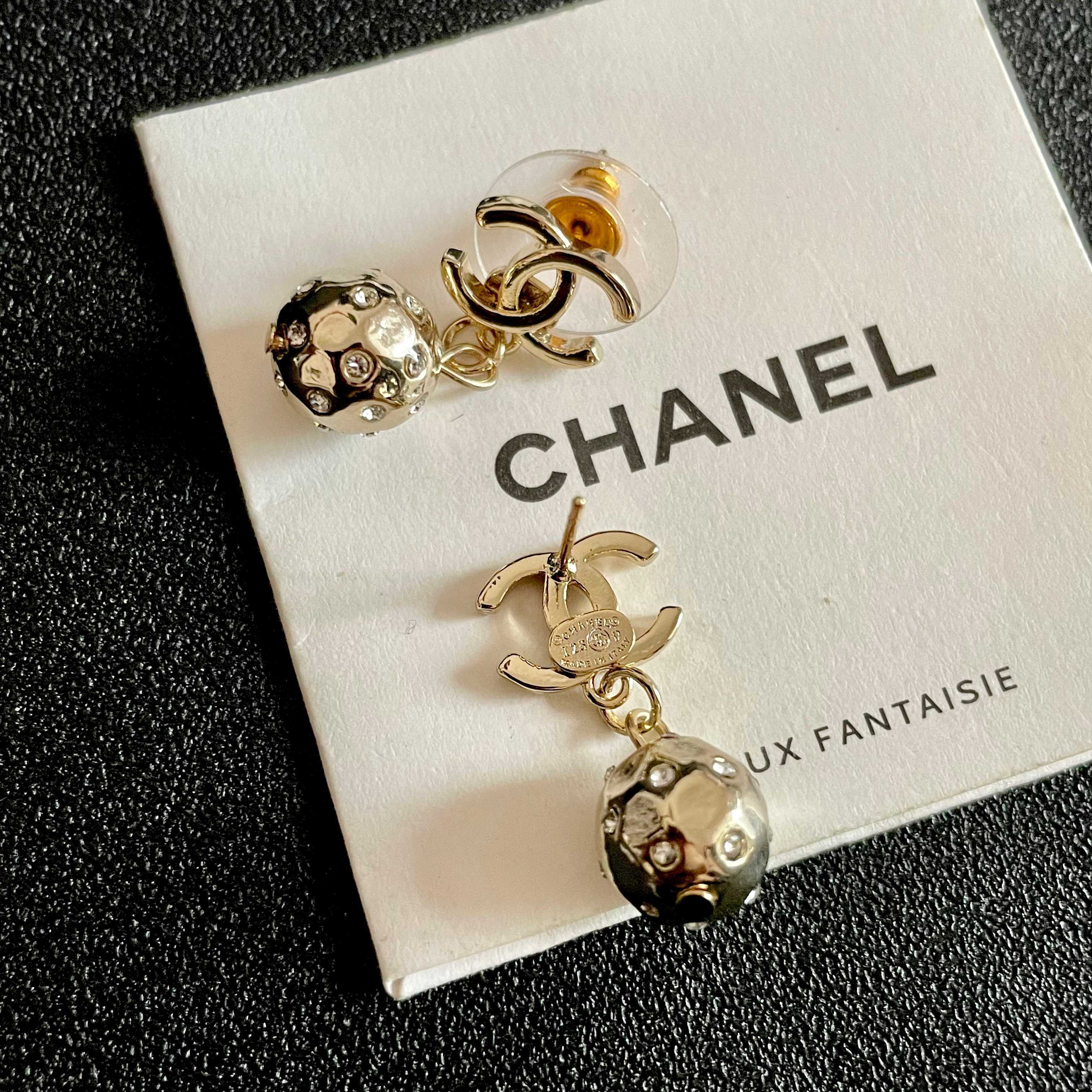 Chanel香奈儿 中古 双C耳钉👀小香家的款式真心无需多介绍😘🎶每一款都超好看，精致大方，非常显气质