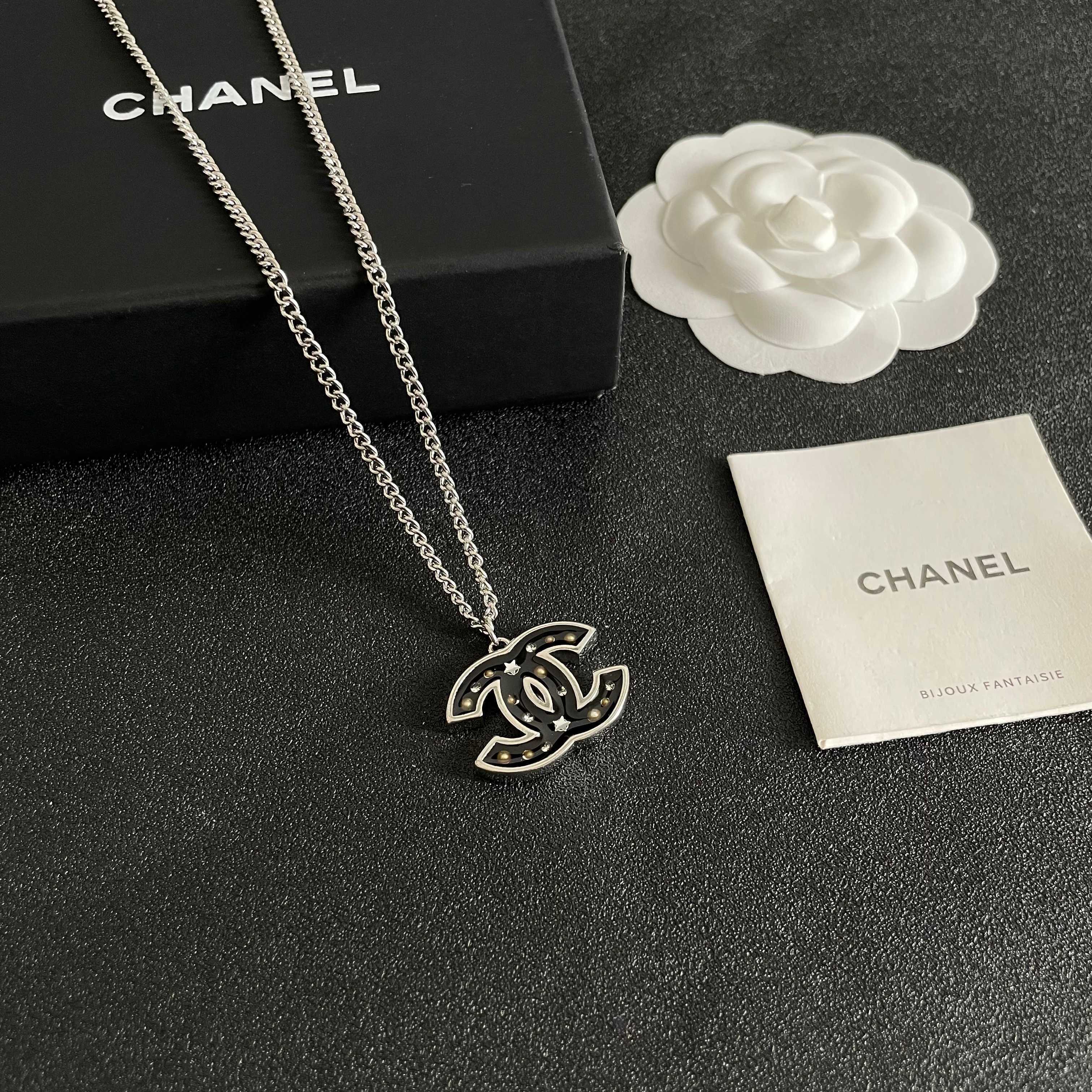 Chanel香奈儿 中古 项链👀小香家的款式真心无需多介绍😘🎶每一款都超好看，精致大方，非常显气质