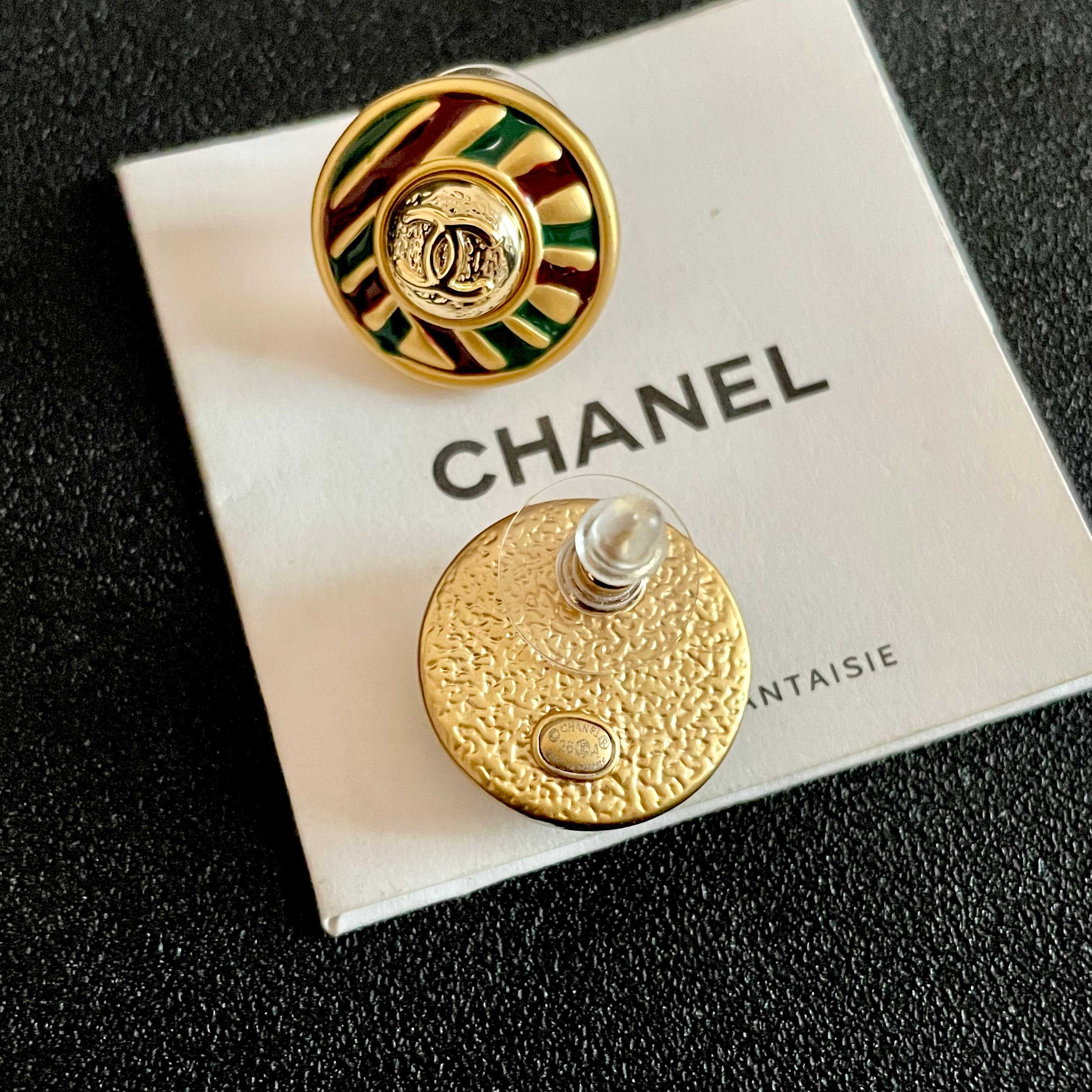 Chanel香奈儿 中古 耳钉👀小香家的款式真心无需多介绍😘🎶每一款都超好看，精致大方，非常显气质