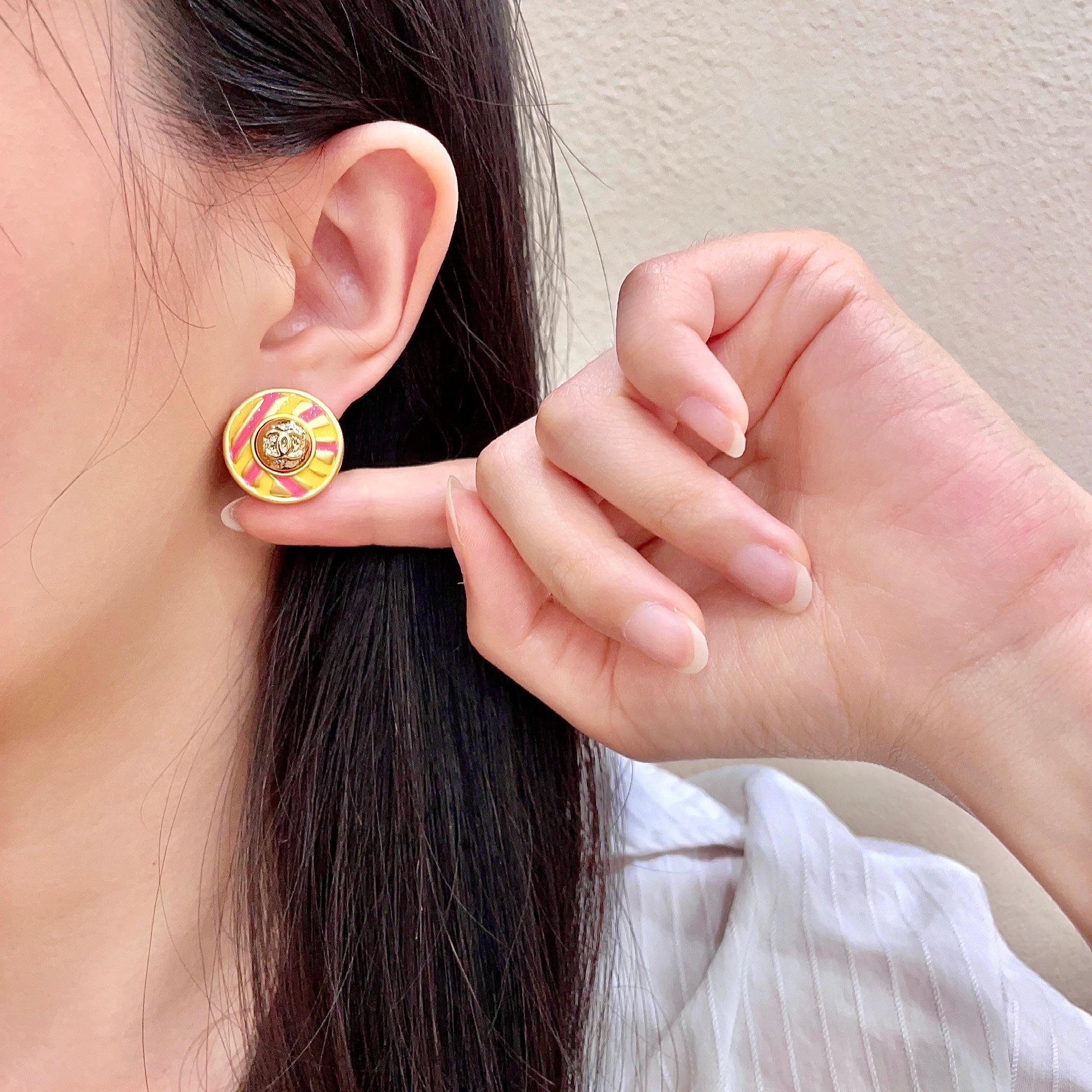 Chanel香奈儿 中古 耳钉👀小香家的款式真心无需多介绍😘🎶每一款都超好看，精致大方，非常显气质