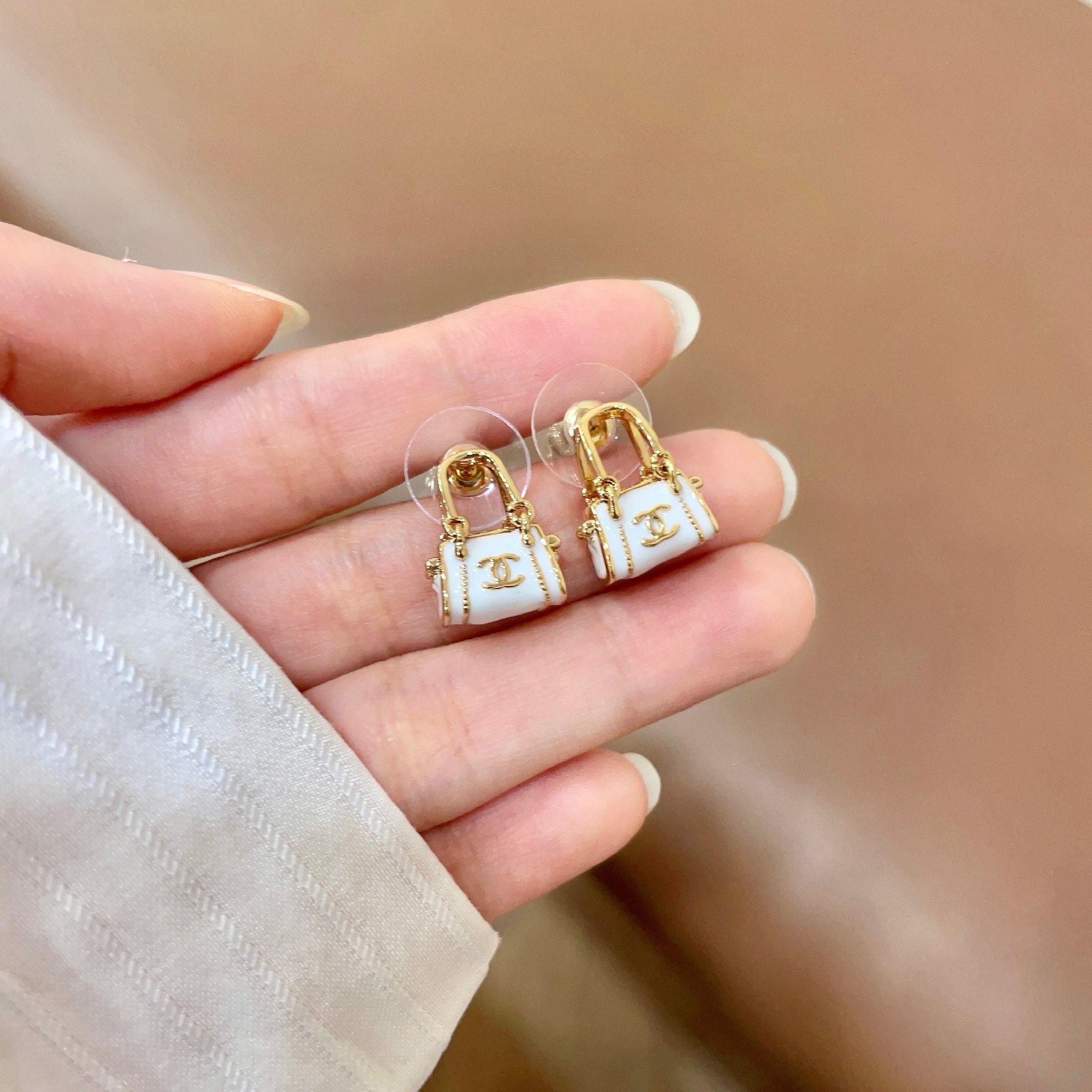 Chanel香奈儿 中古 耳钉👀小香家的款式真心无需多介绍😘🎶每一款都超好看，精致大方，非常显气质