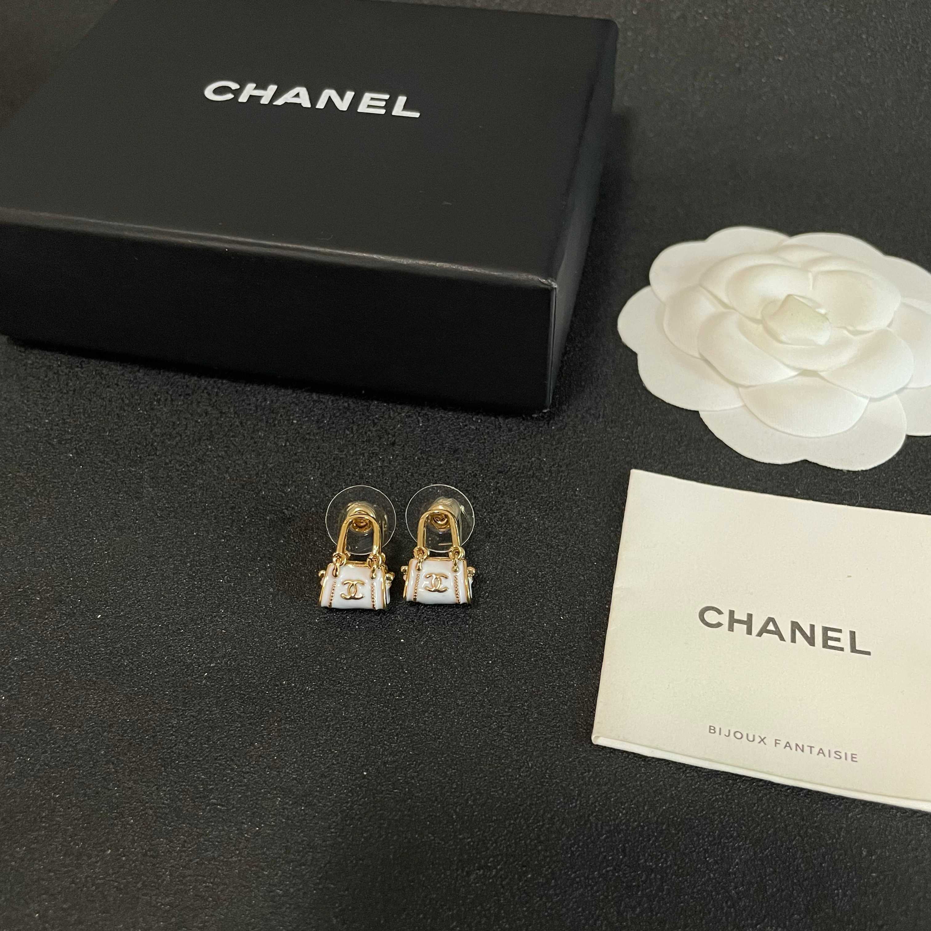 Chanel香奈儿 中古 耳钉👀小香家的款式真心无需多介绍😘🎶每一款都超好看，精致大方，非常显气质