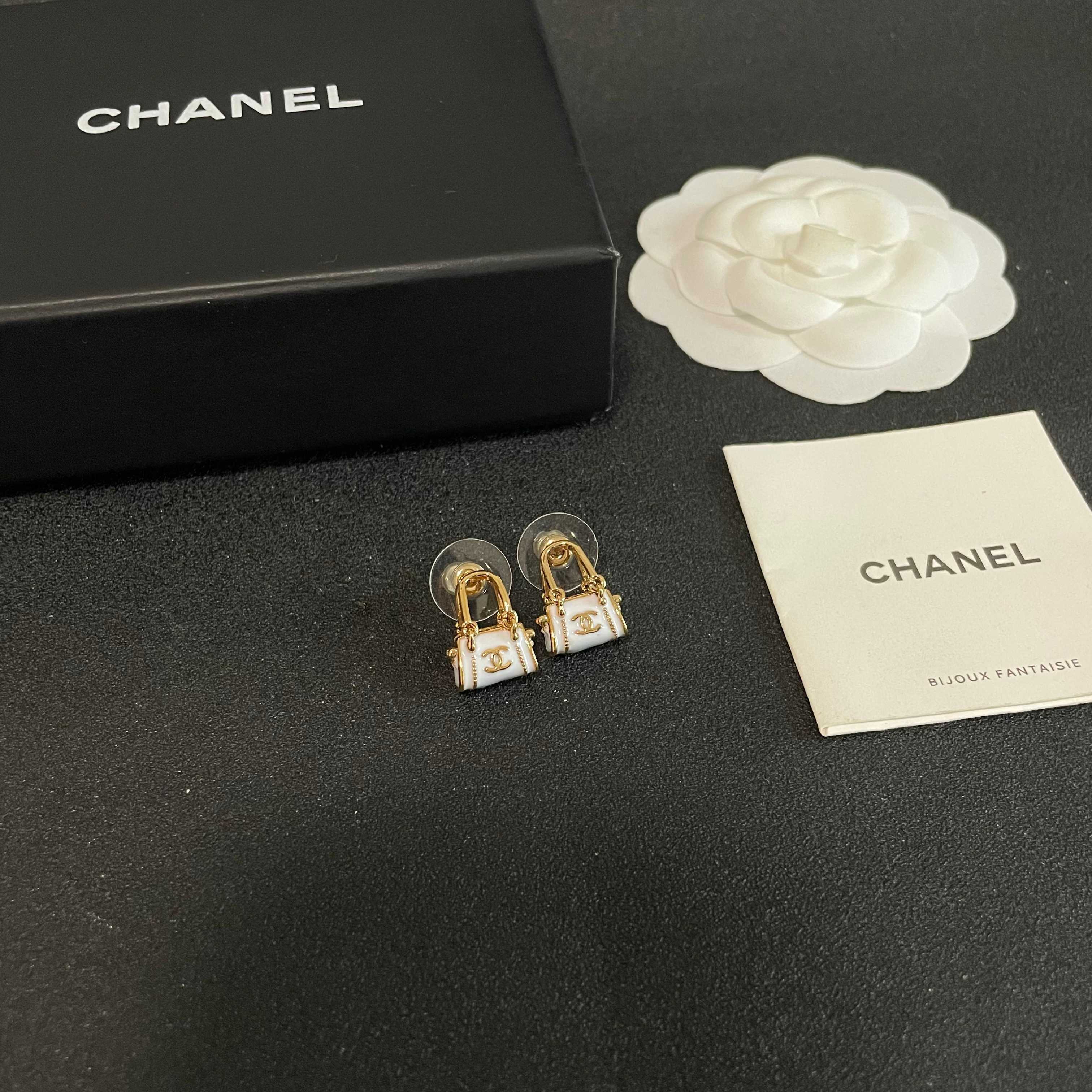 Chanel香奈儿 中古 耳钉👀小香家的款式真心无需多介绍😘🎶每一款都超好看，精致大方，非常显气质
