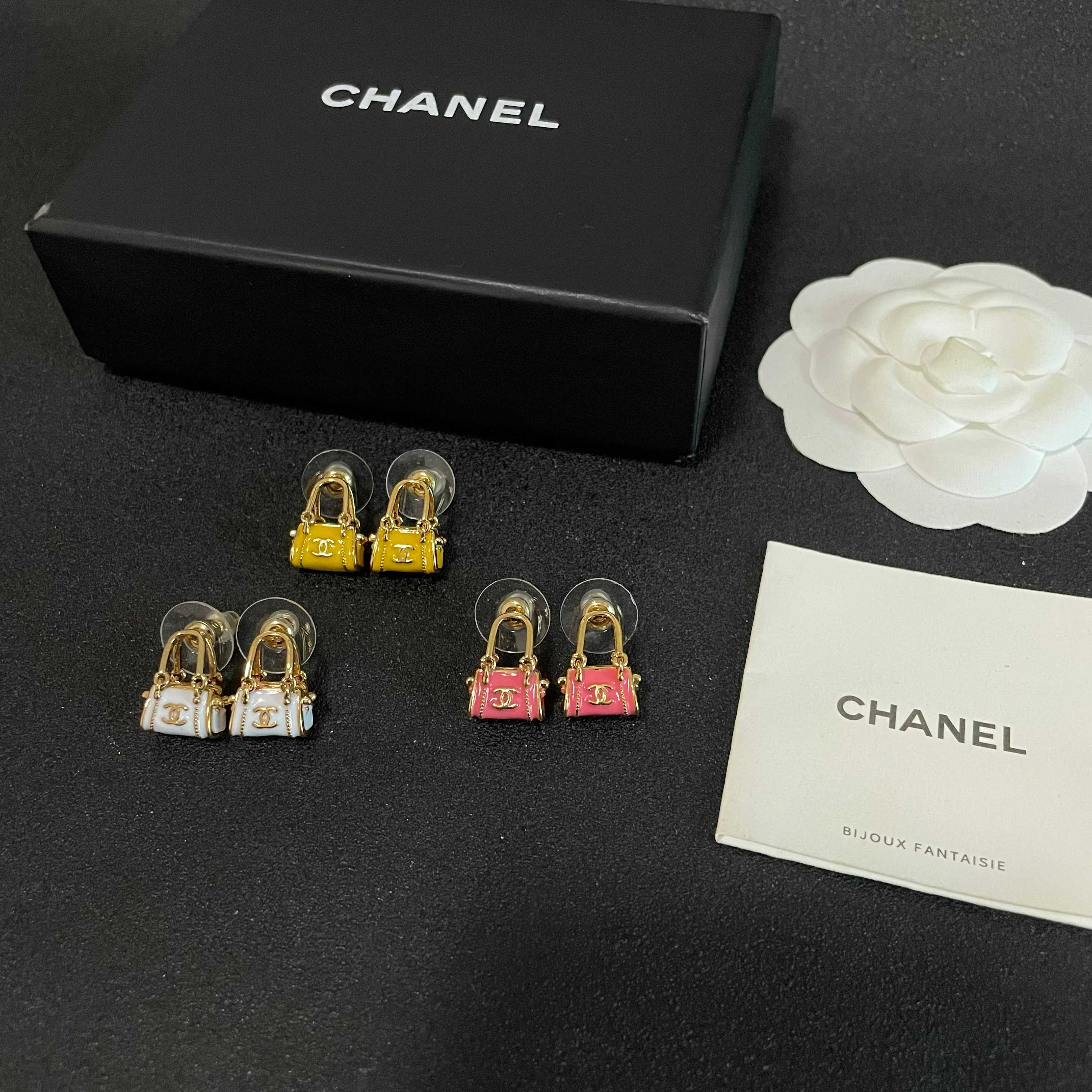 Chanel香奈儿 中古 耳钉👀小香家的款式真心无需多介绍😘🎶每一款都超好看，精致大方，非常显气质