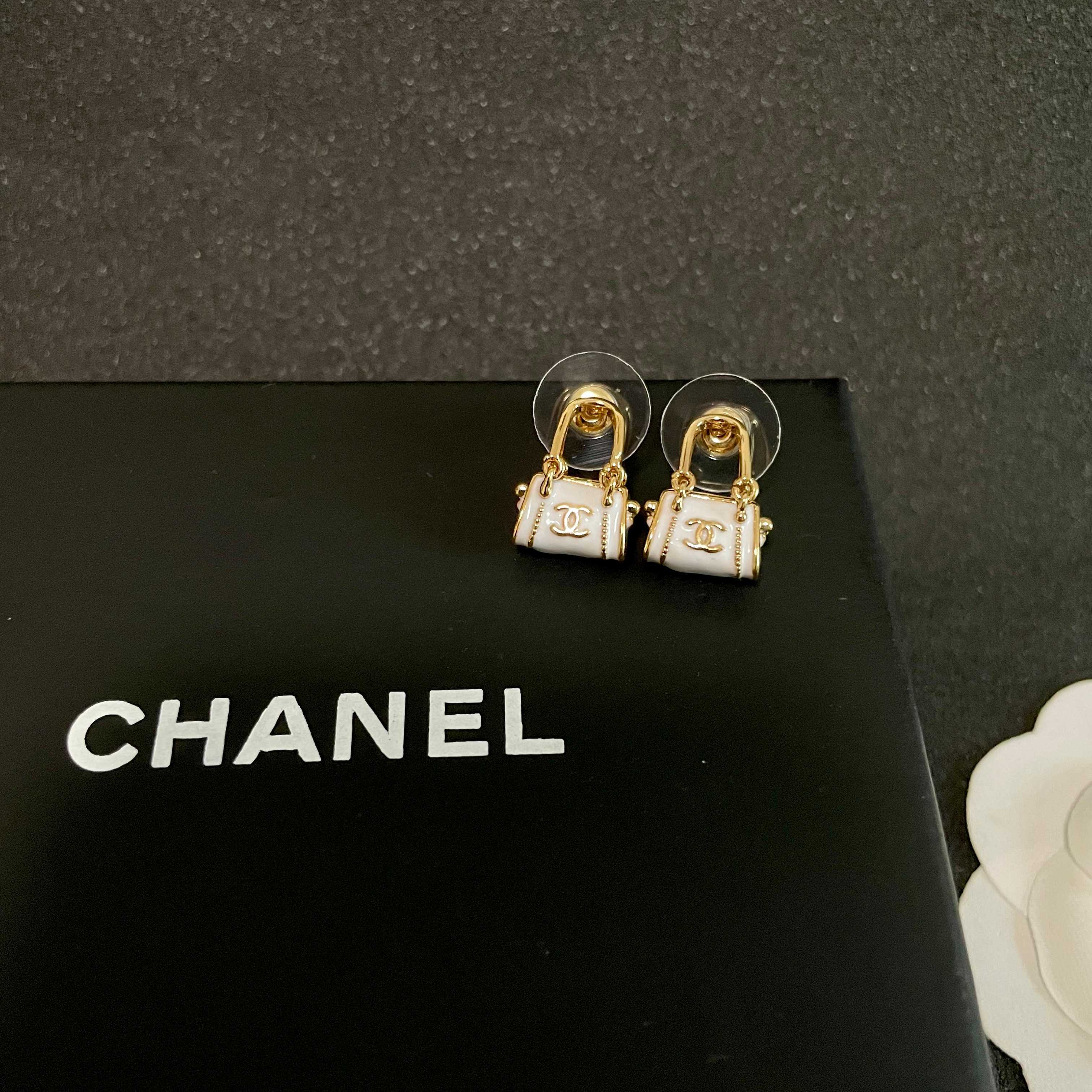 Chanel香奈儿 中古 耳钉👀小香家的款式真心无需多介绍😘🎶每一款都超好看，精致大方，非常显气质