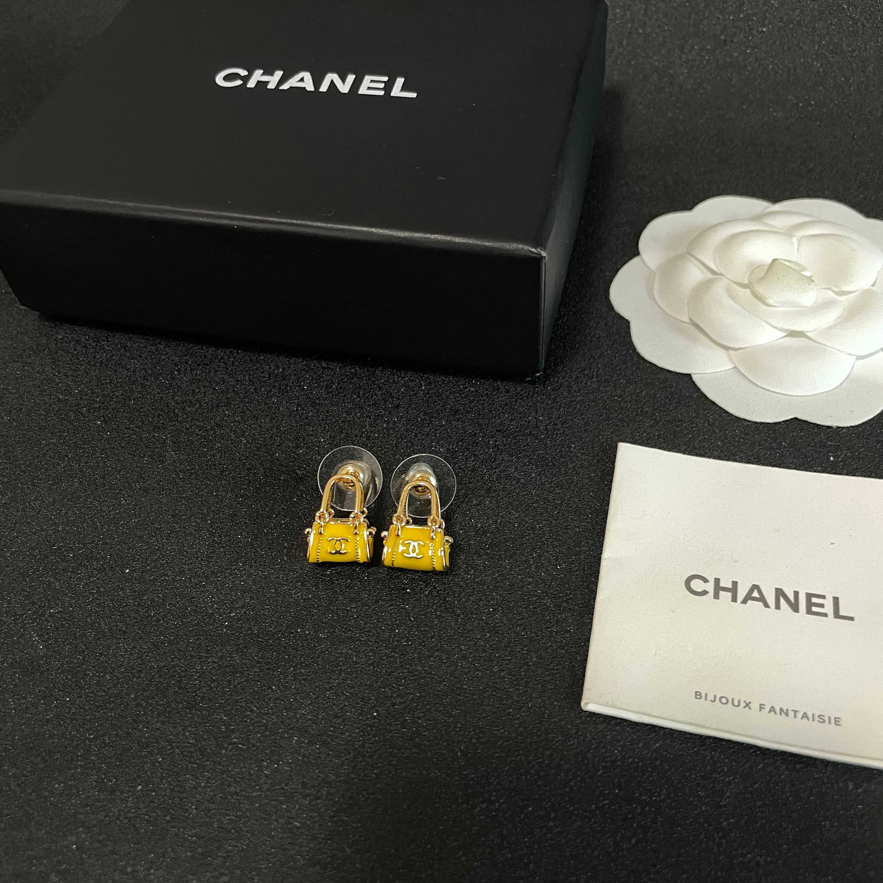 Chanel香奈儿 中古 耳钉👀小香家的款式真心无需多介绍😘🎶每一款都超好看，精致大方，非常显气质