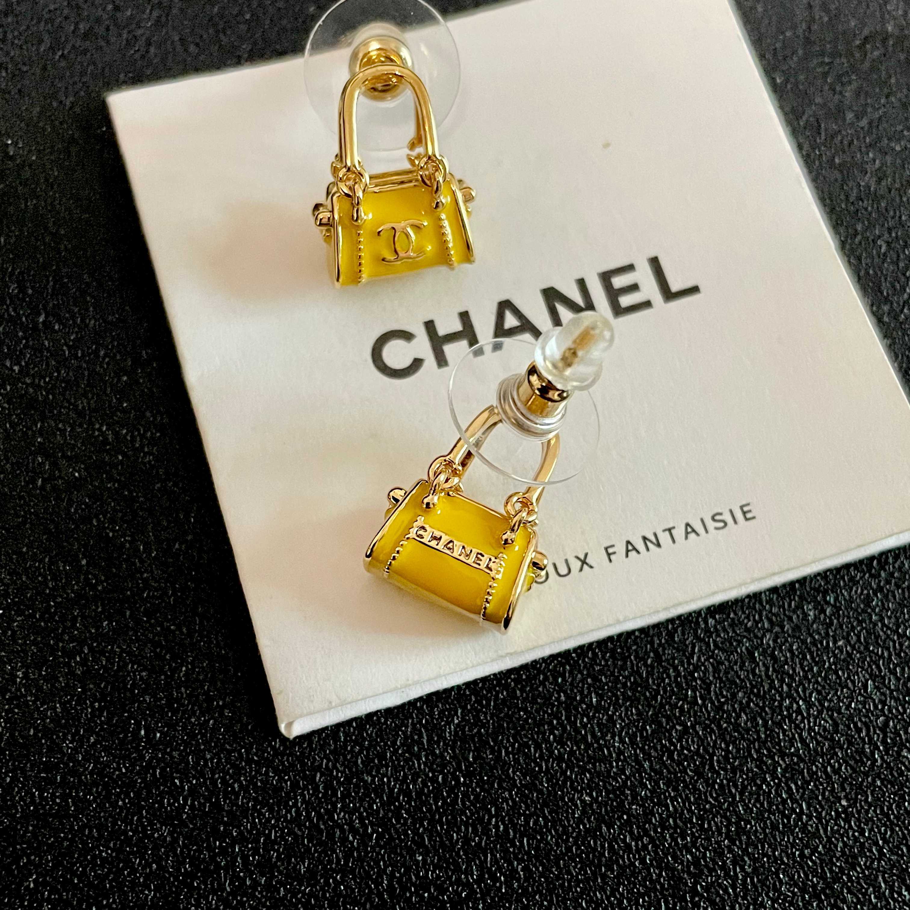 Chanel香奈儿 中古 耳钉👀小香家的款式真心无需多介绍😘🎶每一款都超好看，精致大方，非常显气质